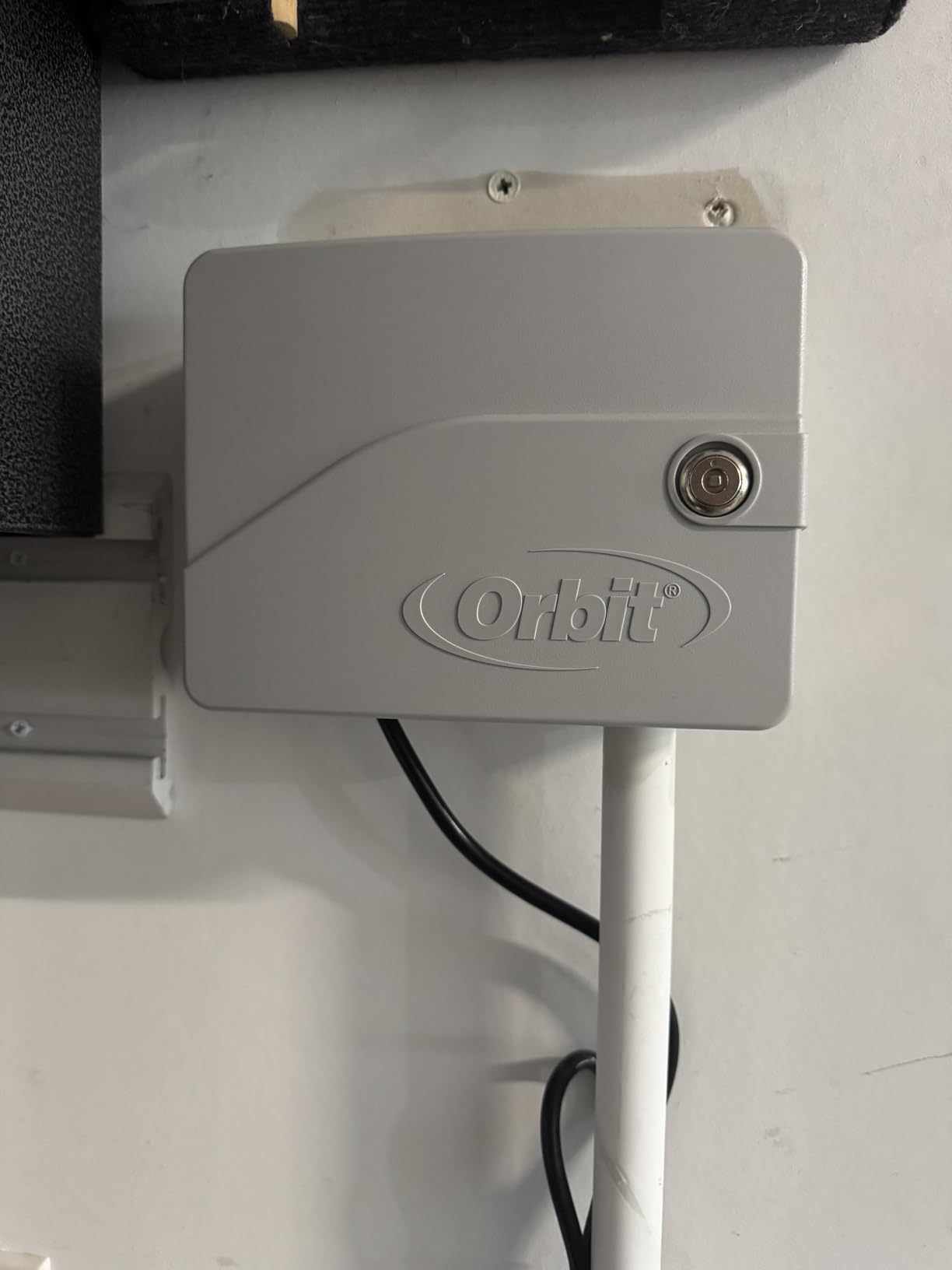 Orbit B-hyve Smart Indoor/Outdoor Sprinkler Controller - 12-Zone - App Controlled Smart Controller with Custom Irrigation Schedules - Weatherproof Multi-Zone Sprinkler System - 57950 customer photo 2