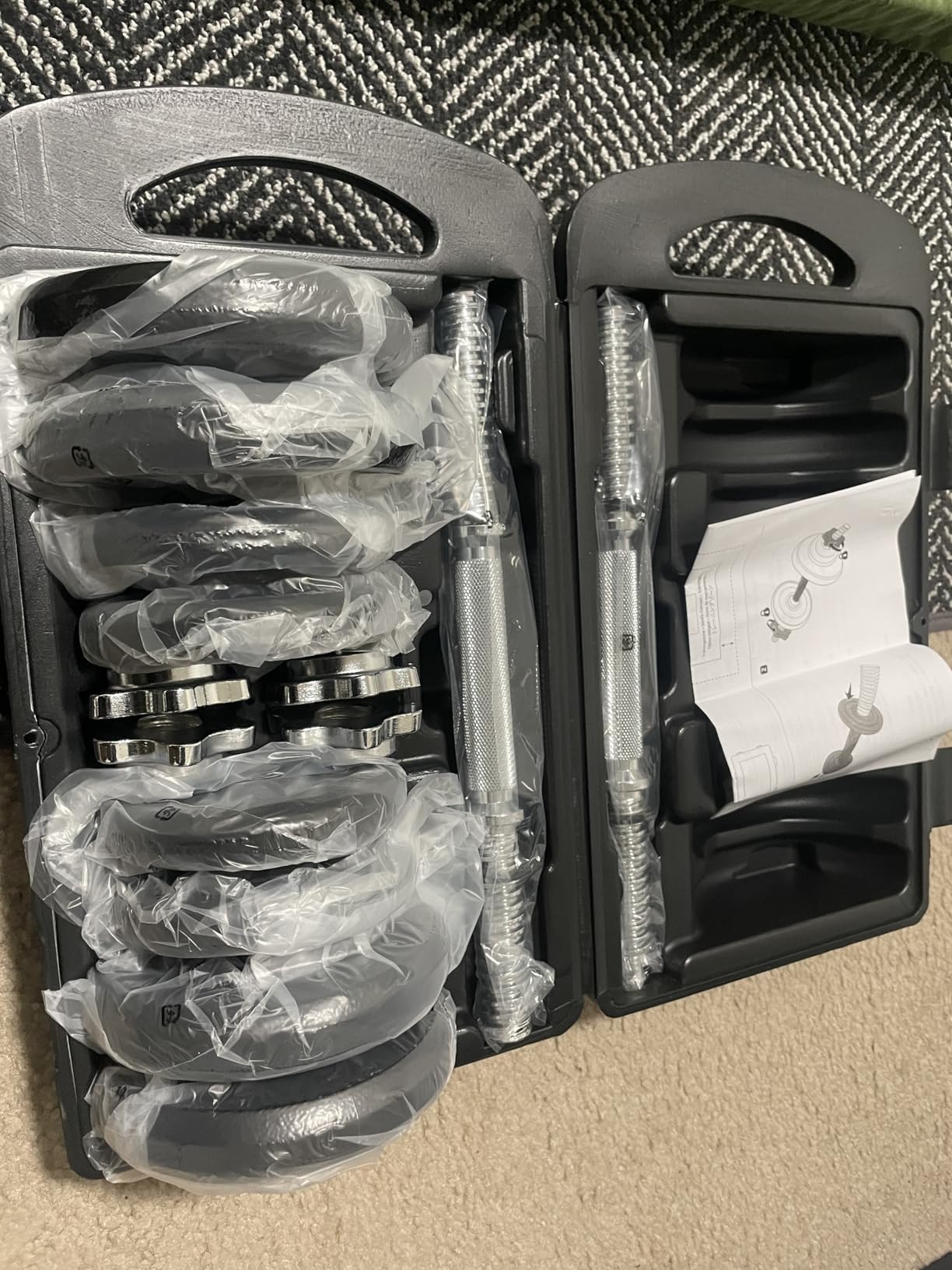 Amazon Basics Adjustable Dumbbell Hand Weight Set with Storage Case, 38 Pounds customer photo 1