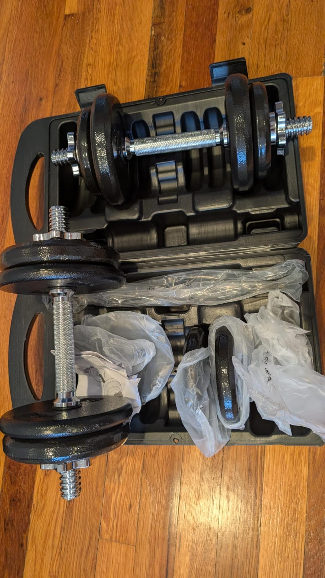 Amazon Basics Adjustable Dumbbell Hand Weight Set with Storage Case, 38 Pounds customer photo 2