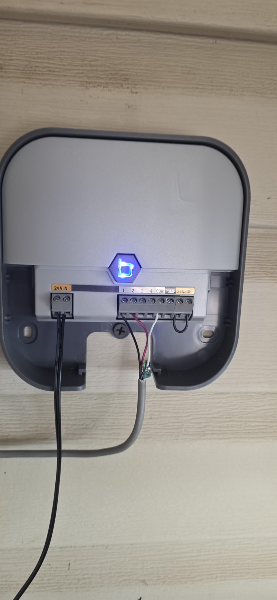 Orbit B-hyve Indoor Smart Sprinkler Controller - 8-Zone - WiFi Irrigation Controller - App Controlled Irrigation with Weather Adjustment - Easy Installation Smart Home Ready Device - 57925 customer photo 1