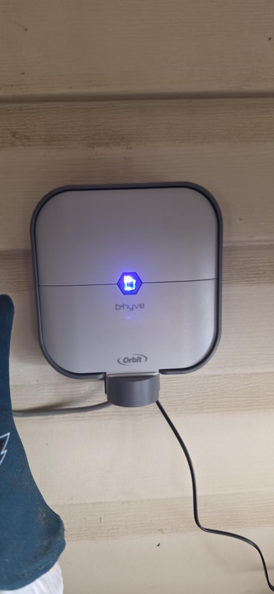 Orbit B-hyve Indoor Smart Sprinkler Controller - 8-Zone - WiFi Irrigation Controller - App Controlled Irrigation with Weather Adjustment - Easy Installation Smart Home Ready Device - 57925 customer photo 2