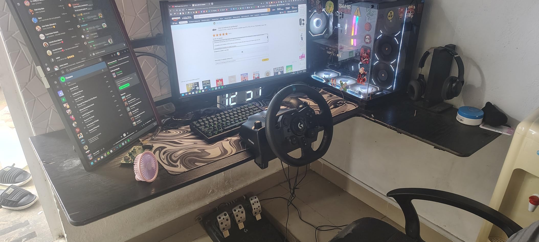 Logitech G923 Racing Wheel and Pedals, TRUEFORCE up to 1000 Hz Force Feedback, Gaming Steering Wheel PS5, PS4, PC, Mac, Genuine Leather- Black customer photo 1
