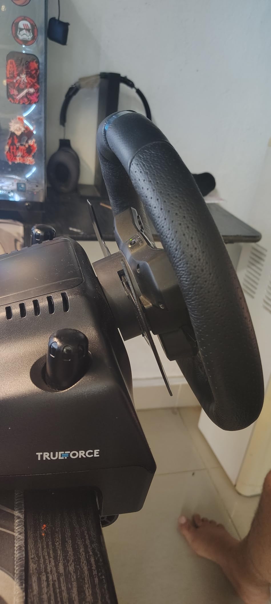 Logitech G923 Racing Wheel and Pedals, TRUEFORCE up to 1000 Hz Force Feedback, Gaming Steering Wheel PS5, PS4, PC, Mac, Genuine Leather- Black customer photo 2