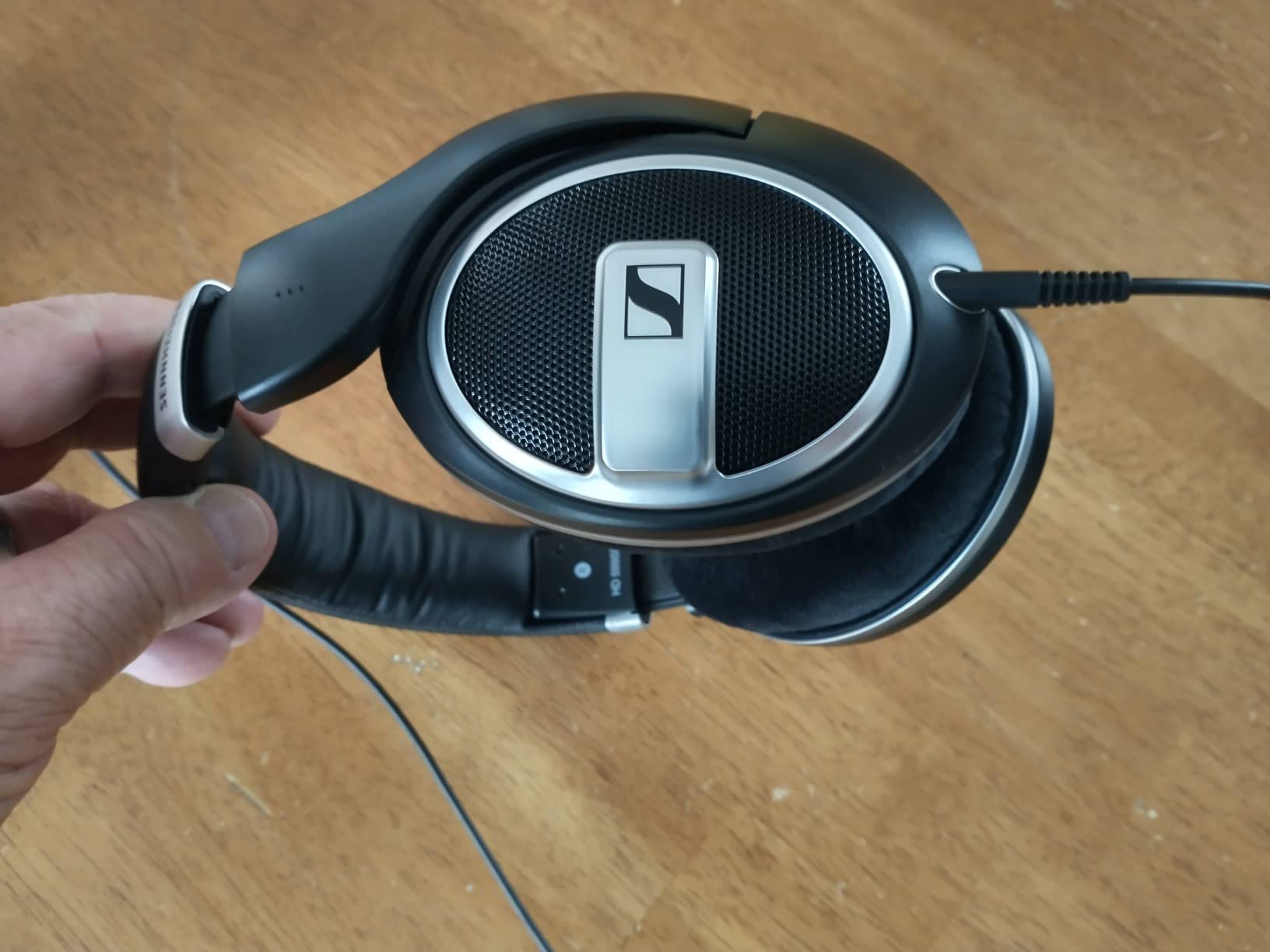 Sennheiser HD 599 SE Open-Back Headphones, Premium Design, Natural Balanced Audio, Comfortable Fit, Wired Headphones for Music, Gaming, School, Work, Black customer photo 2