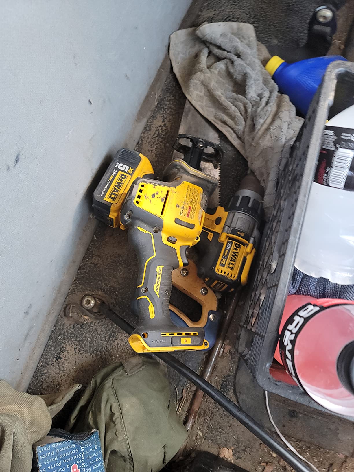 DEWALT ATOMIC 20V MAX Reciprocating Saw One-Handed Compact Cordless - Tool Only (DCS369B) customer photo 2