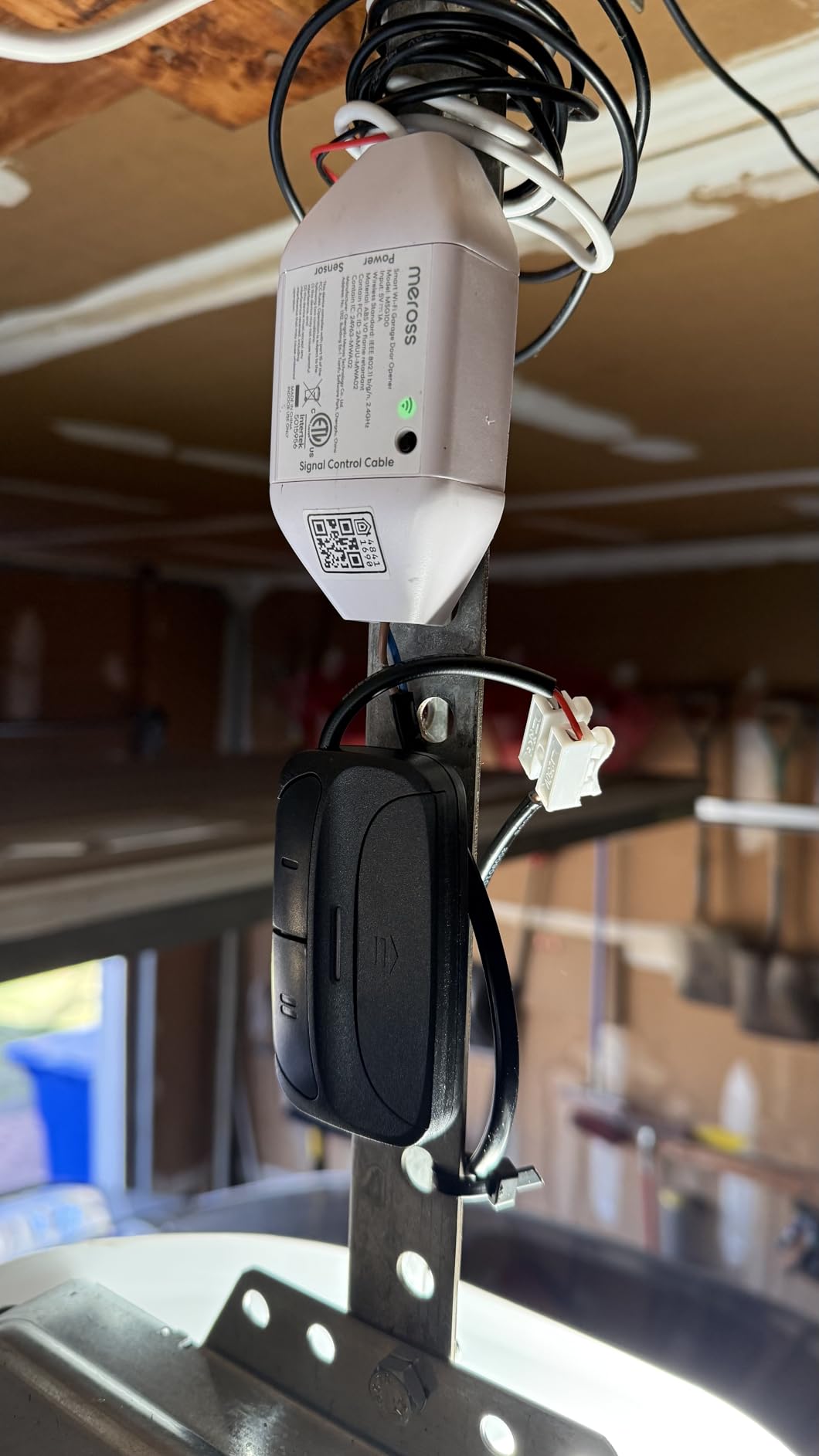 Meross Smart Garage Door Opener Remote, Compatible with Apple HomeKit, Siri, CarPlay, Alexa, Google, SmartThings, and Android, Universal WiFi Garage Door Controller, App + Voice Control, No Hub Needed customer photo 1