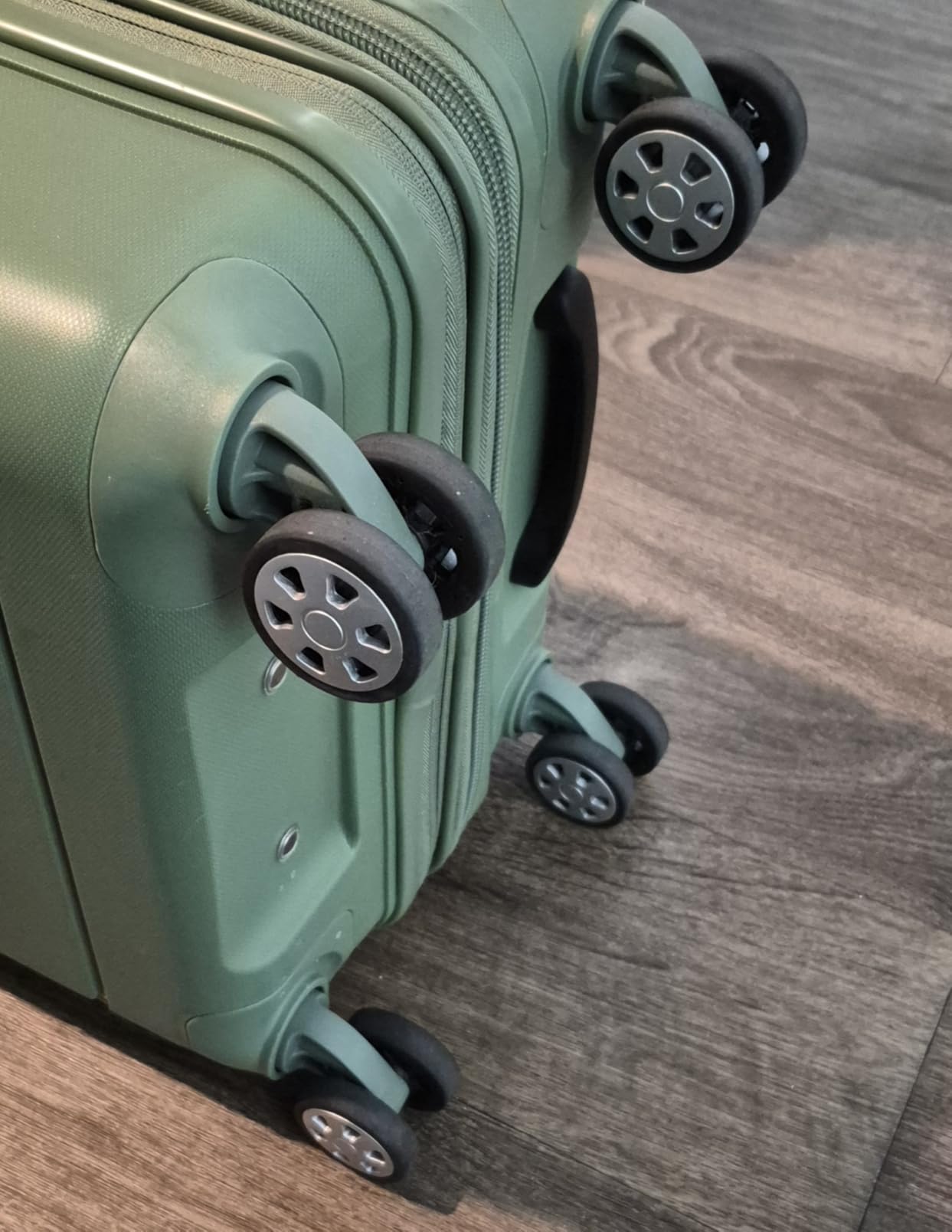 Traveler's Choice Pagosa Hardshell Expandable Luggage with Spinner Wheels, Navy, 26-Inch Medium customer photo 2