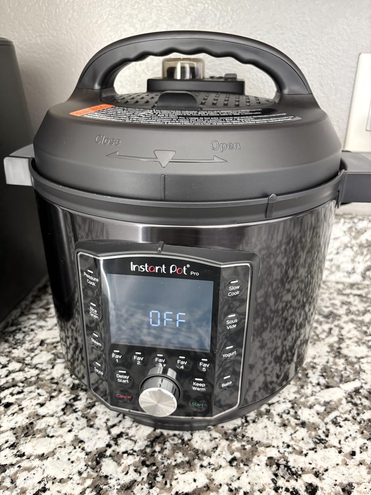 Instant Pot Pro (8 QT) 10-in-1 Pressure Cooker, Slow Cooker, Rice/Grain Cooker, Steamer, Sauté, Sous Vide, Yogurt Maker, Sterilizer, and Warmer, Includes App with Over 800 Recipes, Black customer photo 2