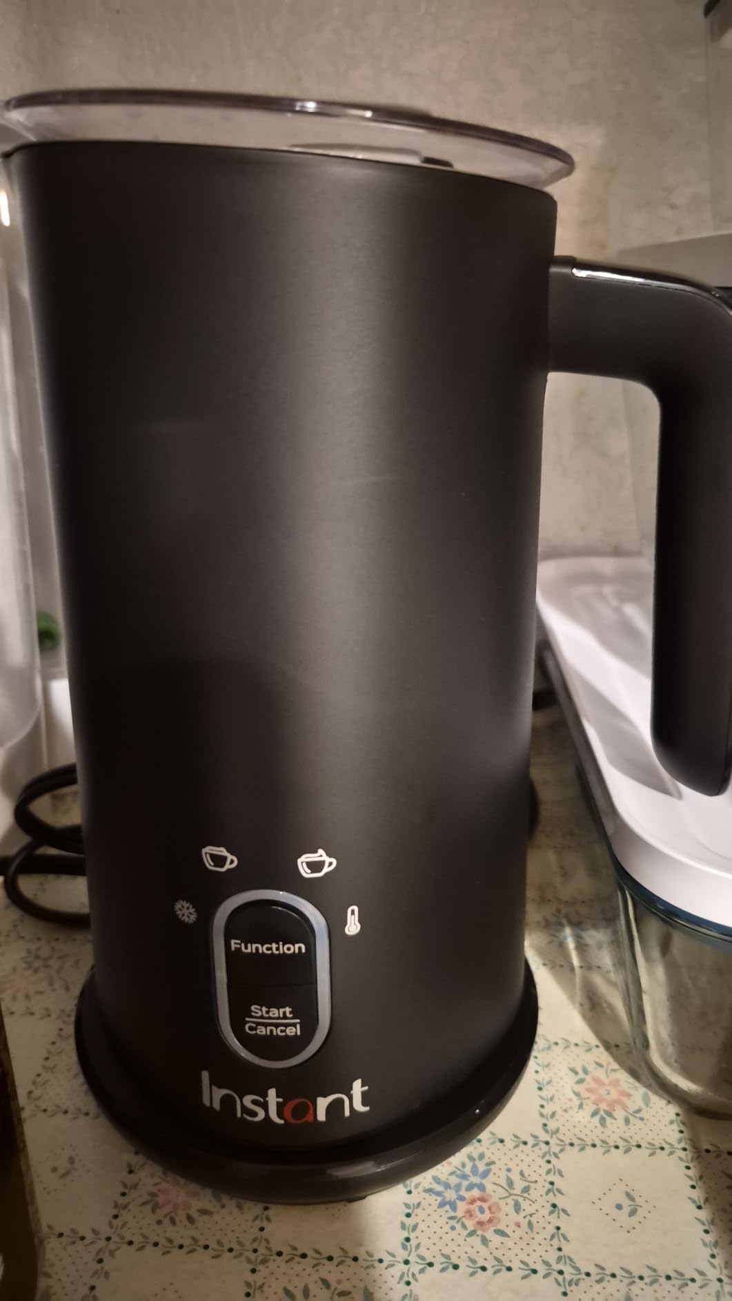 Instant Pot Milk Frother, 4-in-1 Electric Milk Steamer, 10oz/295ml Automatic Hot and Cold Foam Maker and Milk Warmer for Latte, Cappuccinos, Macchiato, From the Makers of Instant 500W, Black customer photo 1