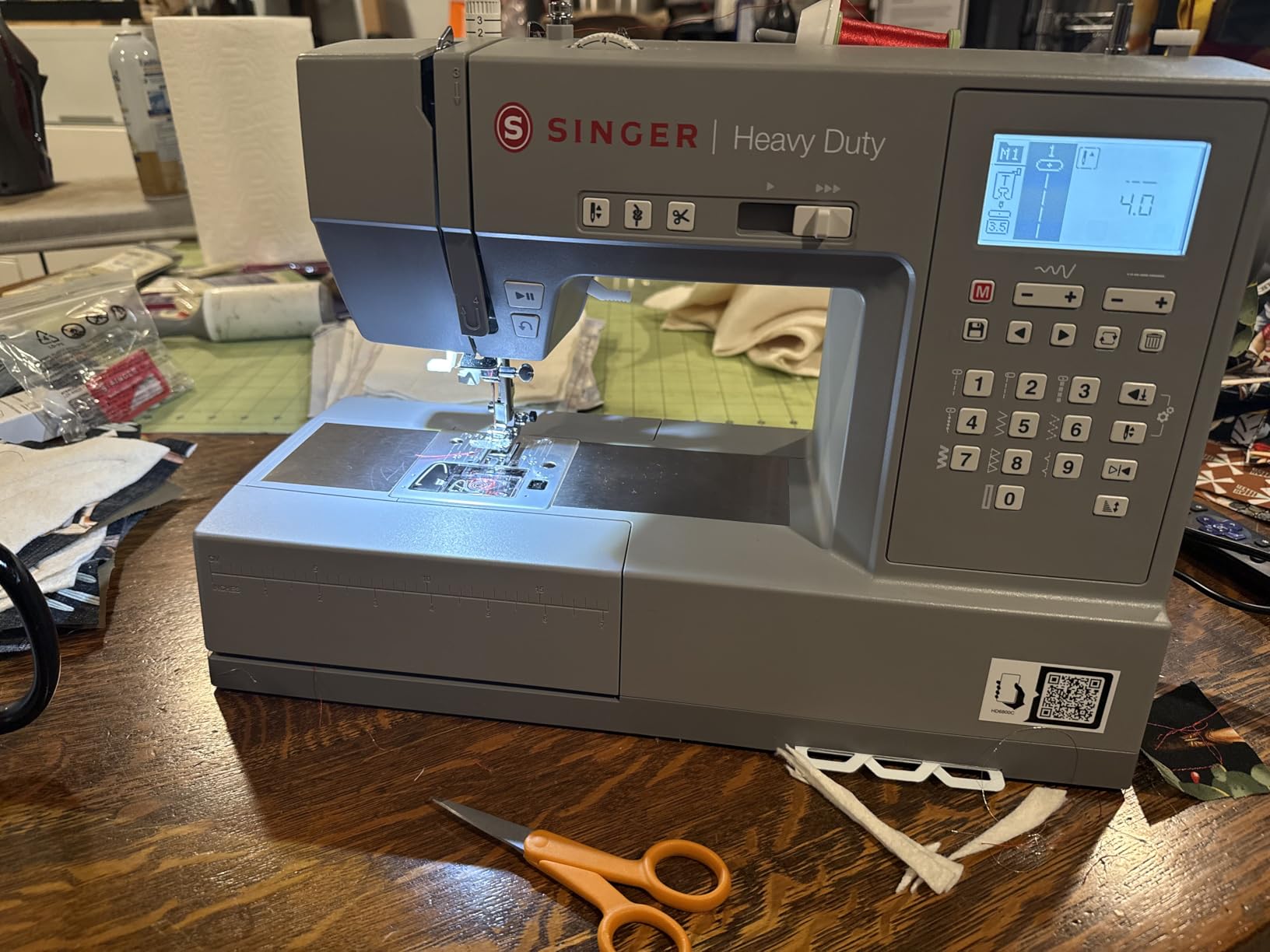 SINGER Heavy Duty 6800C Computerized Sewing Machine | 586 Stitch Applications, LCD Screen, Full Metal Frame, 1-step Buttonhole customer photo 1