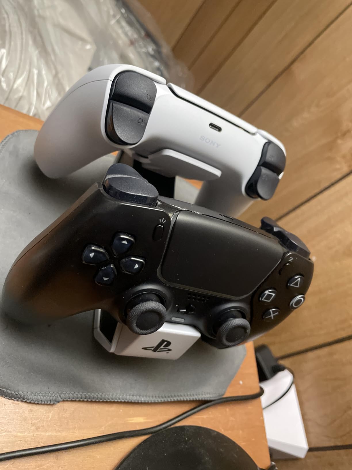 PowerA Twin Charging Station for DualSense Wireless Controllers - Officially Licensed customer photo 1