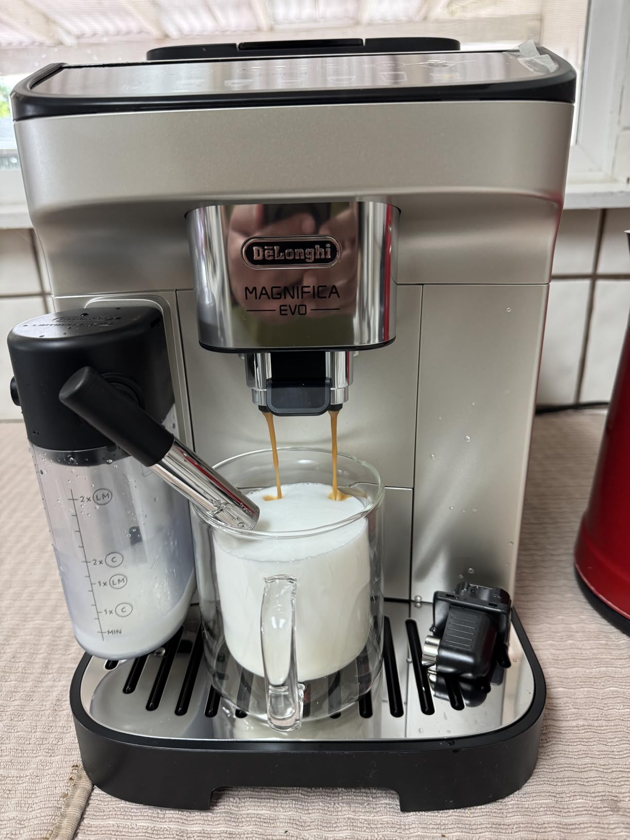De'Longhi Magnifica Evo Automatic Espresso & Coffee Machine with Auto Milk Frother, Built-in Grinder & Auto-Clean Function - For Latte, Cappuccino, Americano, Iced Coffee, ECAM29084SB, Silver customer photo 2