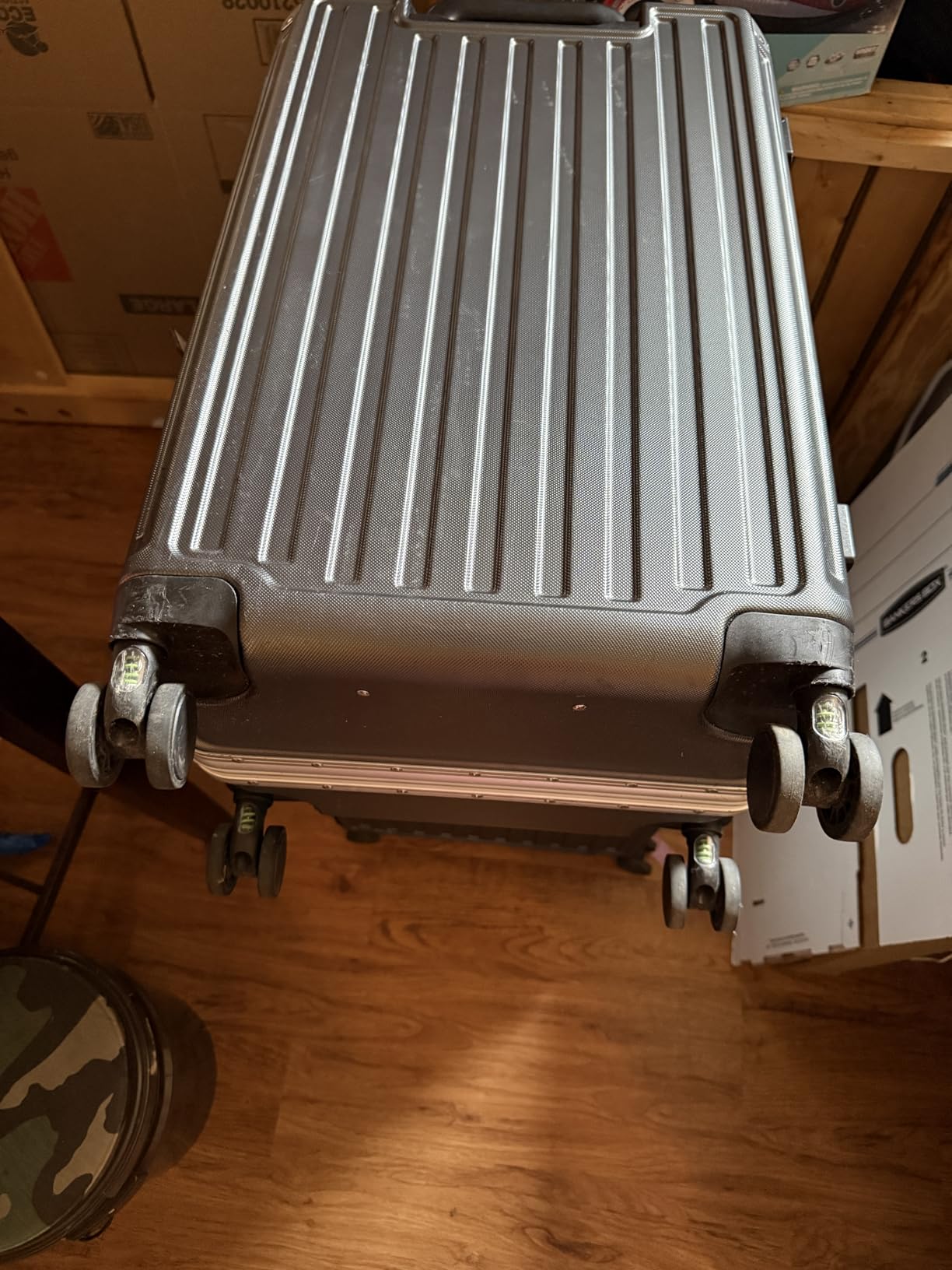 Carry On Luggage with Spinner Wheels, 8010S Aluminum Frame Zipperless Polycarbonate Hard Shell Suitcase (ZX-Core, Charcoal Metallic, 20 Inch) customer photo 1