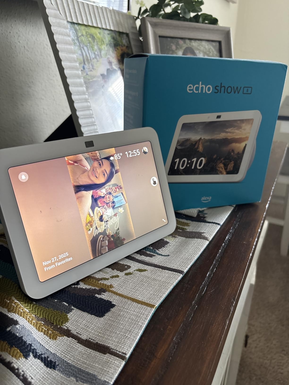Amazon Echo Show 8, With Spatial Audio, Smart Home Hub, ideal for open living spaces, Designed for Alexa+, Charcoal customer photo 2