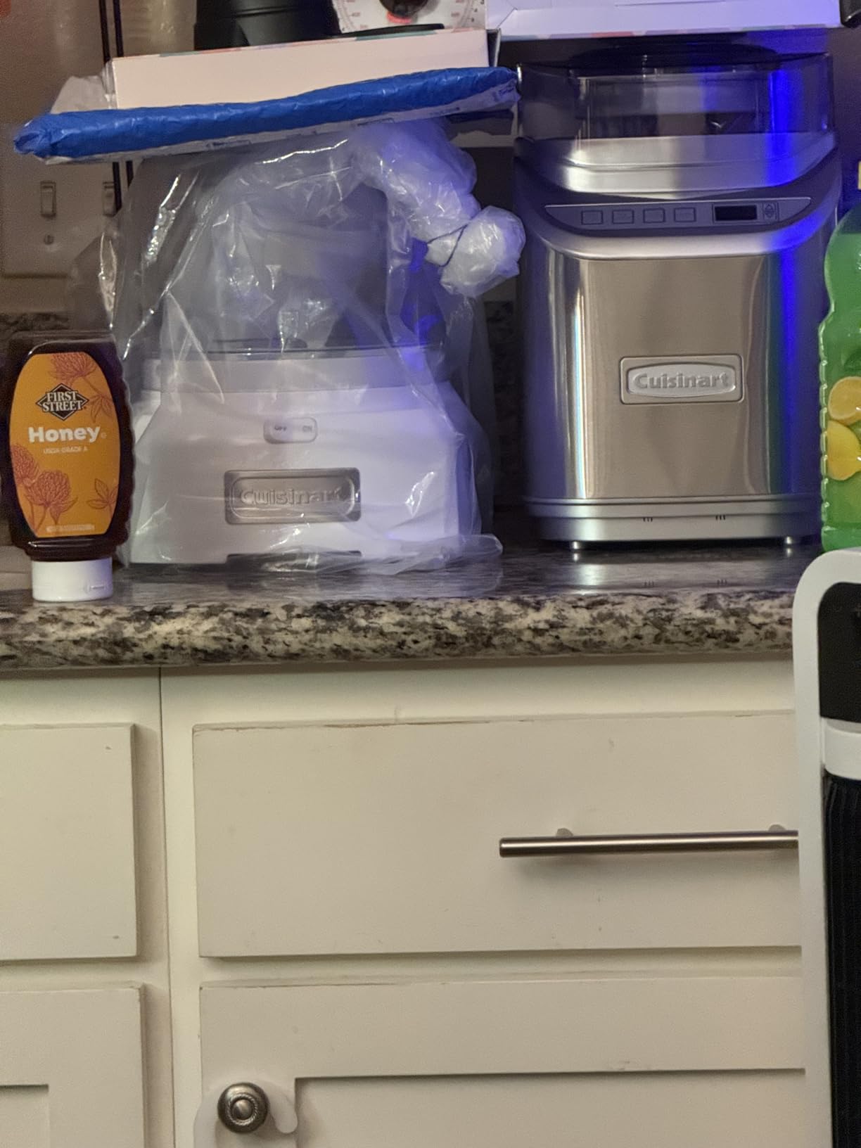 Cuisinart ICE-70CRM 2-Quart Cool Creations Ice Cream, Frozen Yogurt, Gelato and Sorbet Maker, LCD Screen with Countdown Timer, Makes Frozen Treats in 20-Minutes or Less, Cream customer photo 2