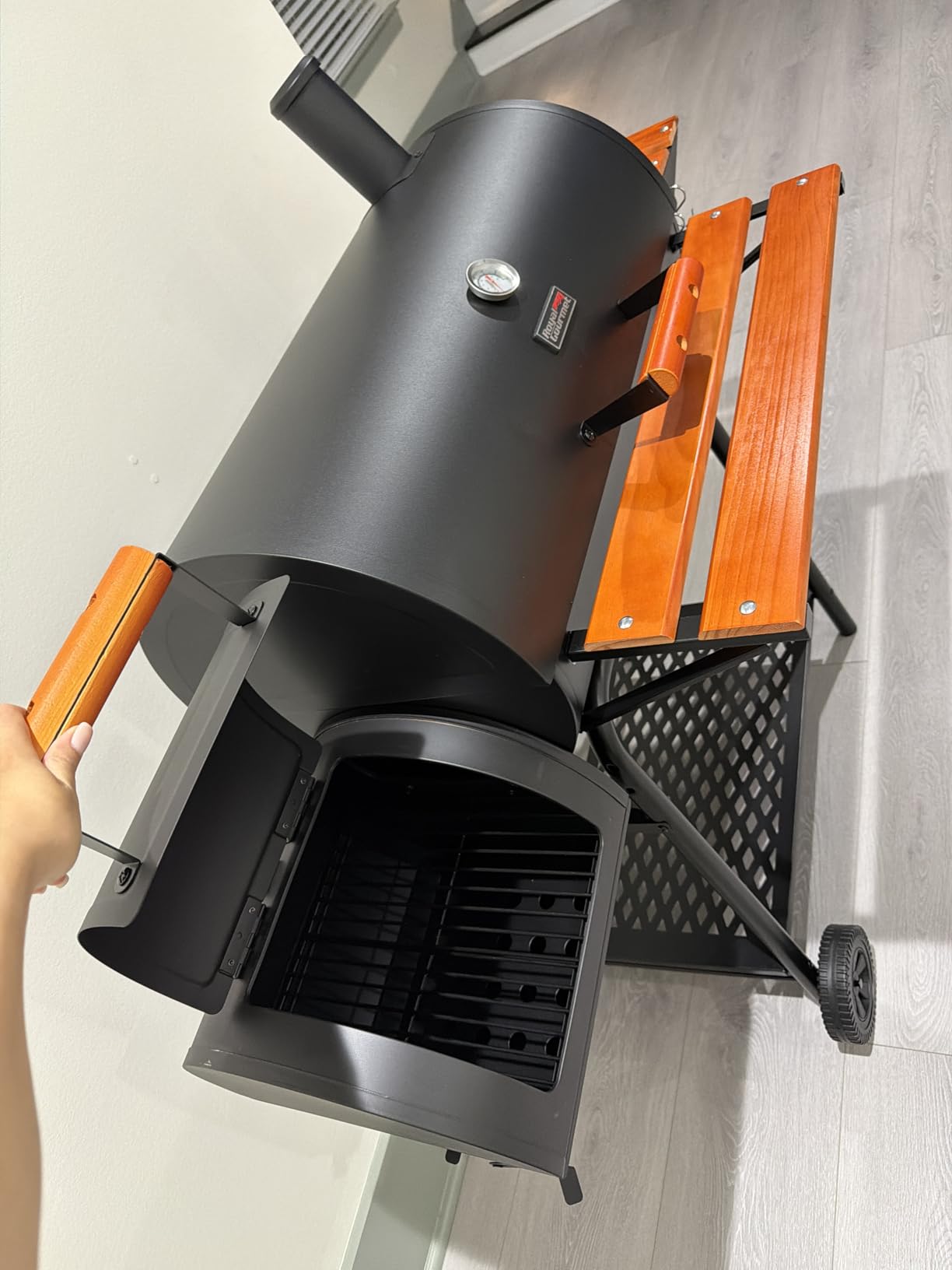 Royal Gourmet CC1830W 30-Inch Charcoal Grill with Offset Smoker and Wood-Painted Side Table, Outdoor Smoker Grill with 811 Sq. In. Cooking Area for Outdoor Barbecue Event, Black customer photo 1