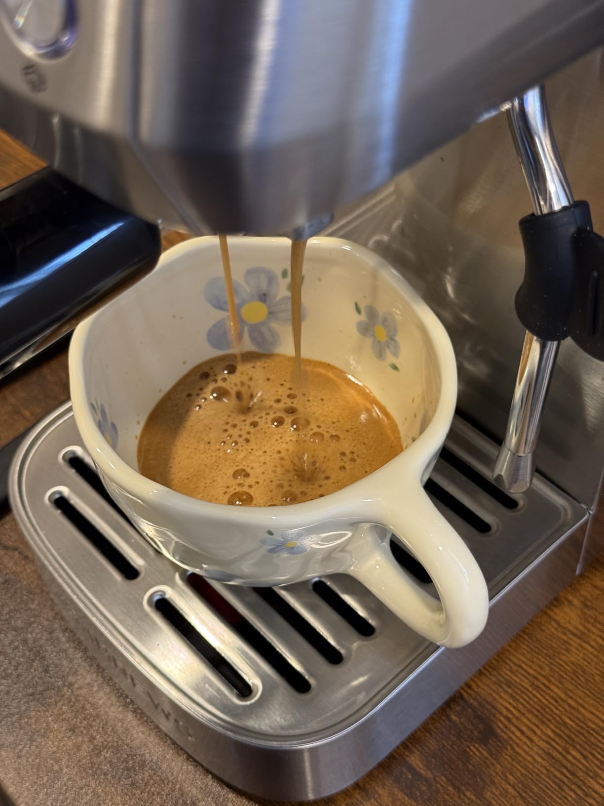 CASABREWS 3700 Essential Espresso Machine 20 Bar, Stainless Steel Cappuccino & Latte Coffee Maker with Steam Frother for Home, 43.9oz Water Tank customer photo 2