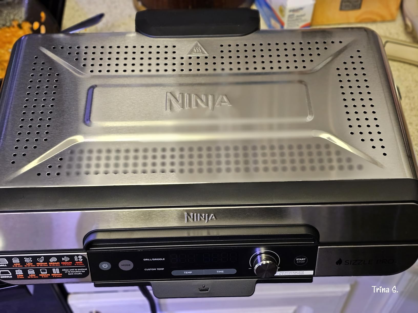 Ninja Sizzle Griddle and Indoor Grill, 14-Inch Electric Grill, 500F High Heat, Nonstick, Dishwasher Safe (GR101) customer photo 1