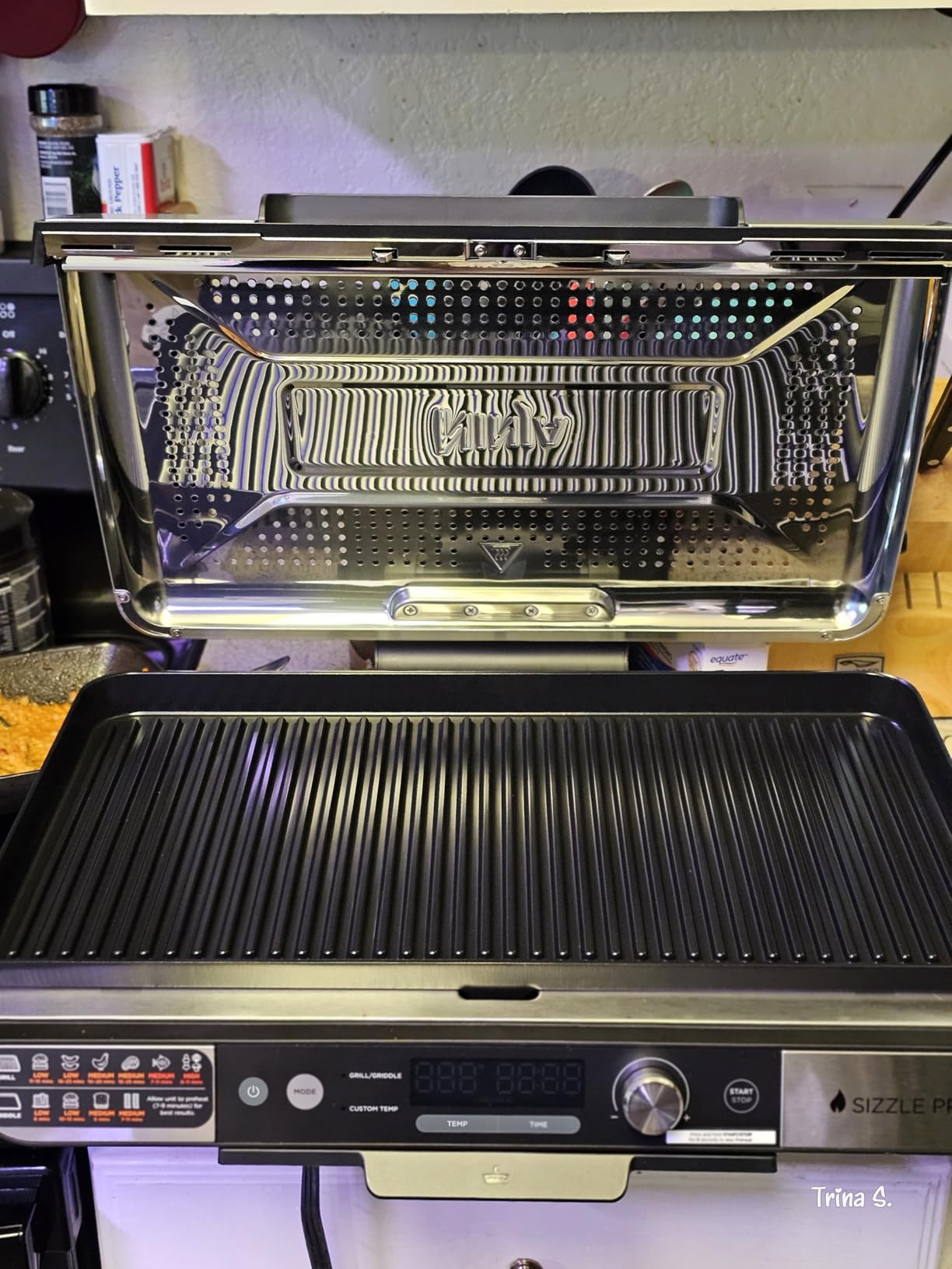 Ninja Sizzle Griddle and Indoor Grill, 14-Inch Electric Grill, 500F High Heat, Nonstick, Dishwasher Safe (GR101) customer photo 2