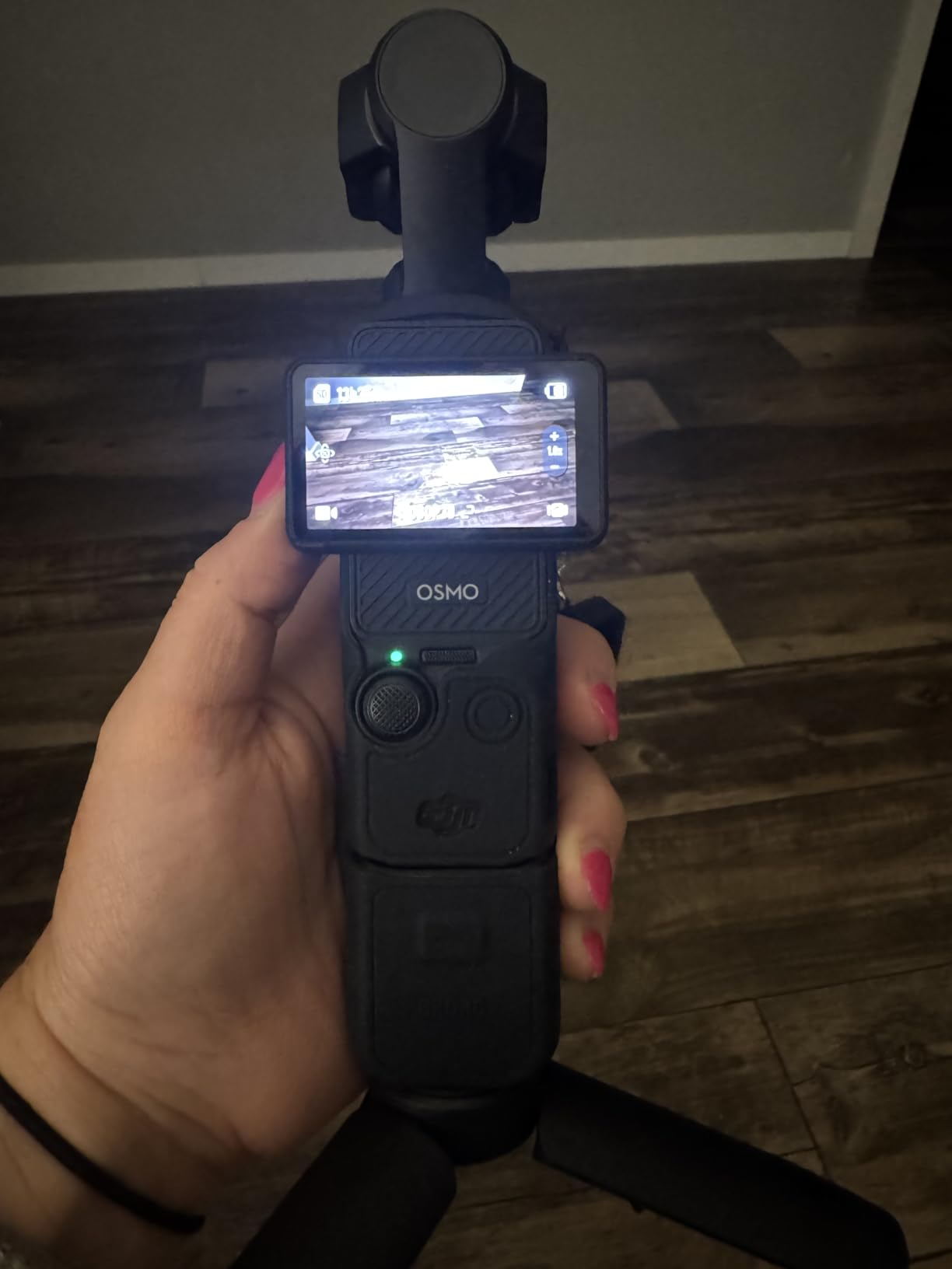 DJI Osmo Pocket 3, Vlogging Cameras with 1'' CMOS & 4K/120fps Vlog Camera, 3-Axis Stabilization, Fast Focusing, Face/Object Tracking, Digital Vlogging Camera for YouTube customer photo 1