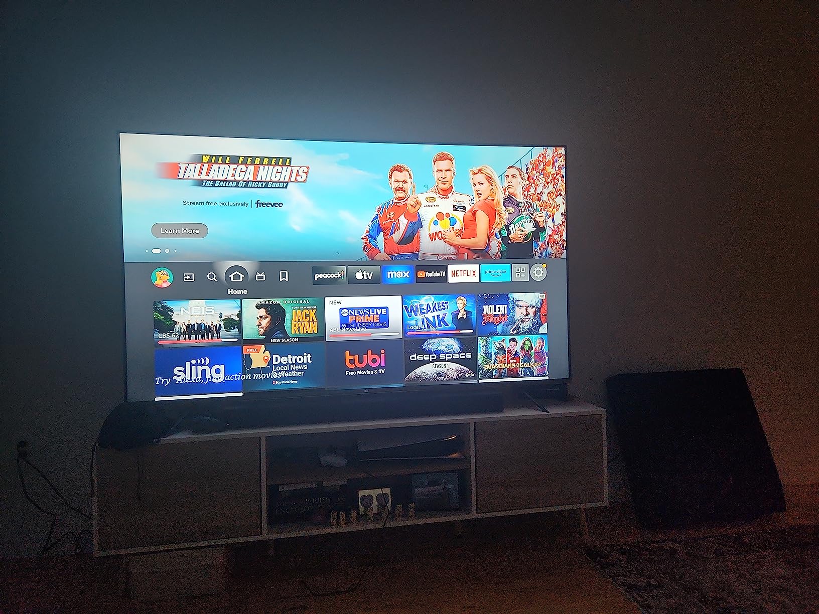 Amazon Fire TV 55 Omni QLED Series 4K UHD smart TV, Dolby Vision IQ customer photo 1