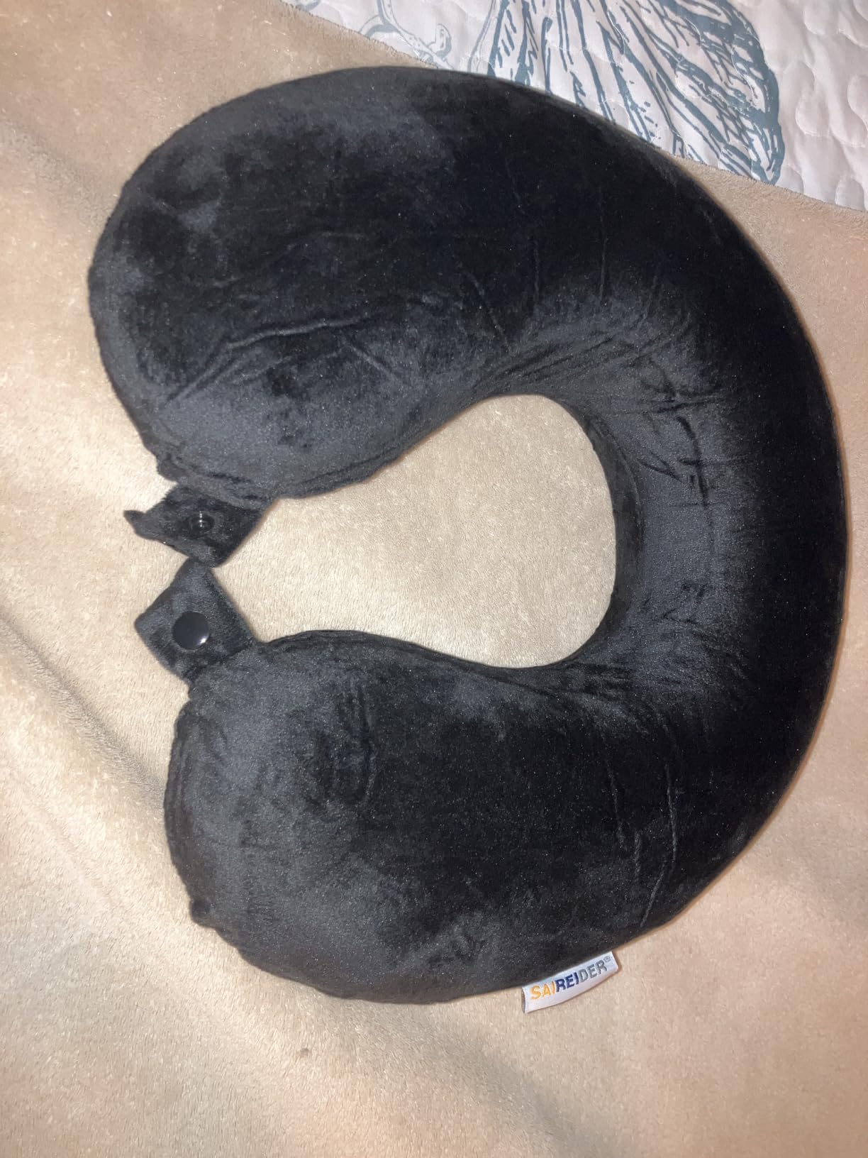 SAIREIDER Travel Pillow 100% Pure Memory Foam Travel Neck Pillow, Airplane Pillow for Traveling、Car、Home、Office，Washable Cover（Black） customer photo 1