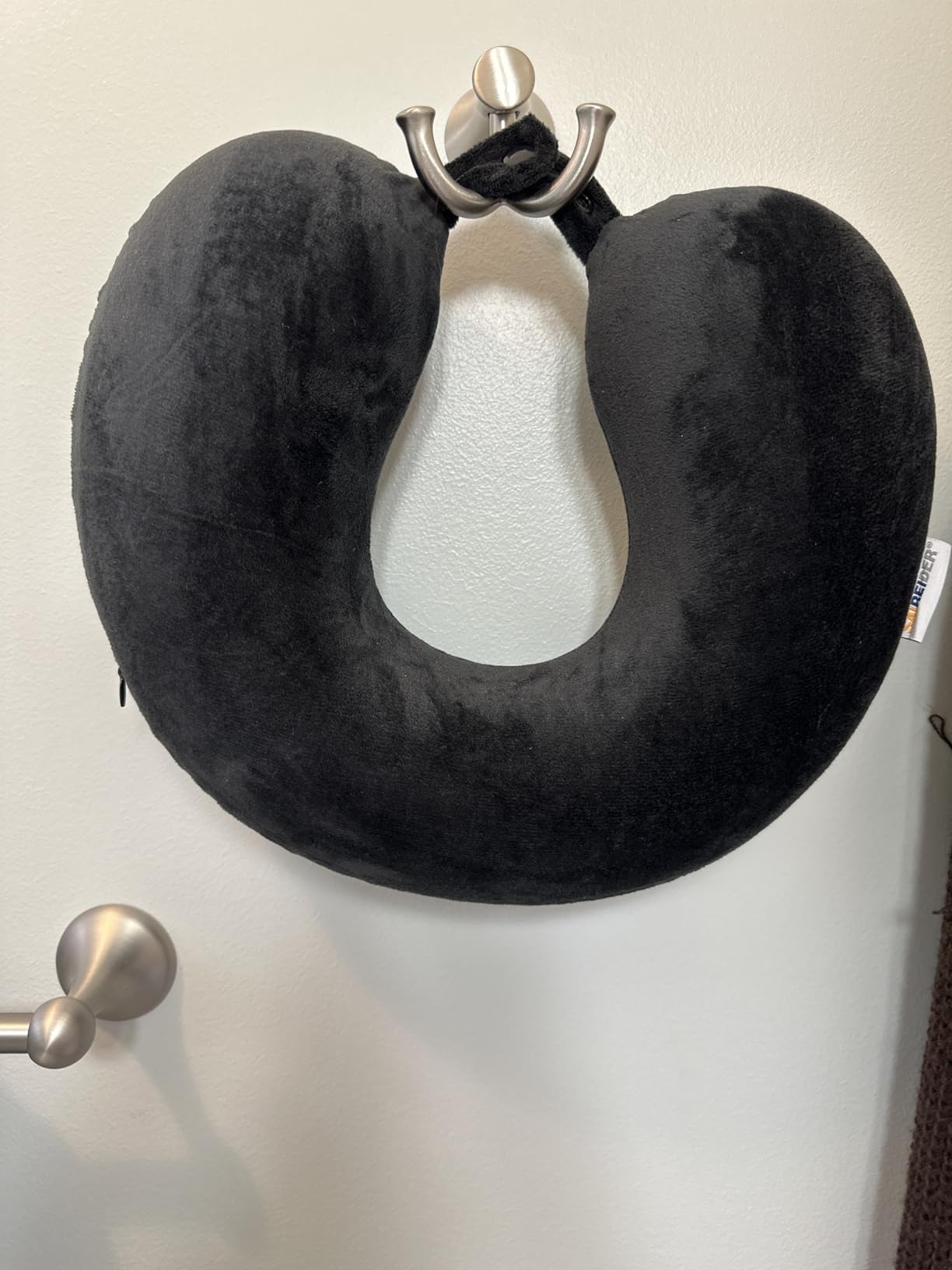 SAIREIDER Travel Pillow 100% Pure Memory Foam Travel Neck Pillow, Airplane Pillow for Traveling、Car、Home、Office，Washable Cover（Black） customer photo 2