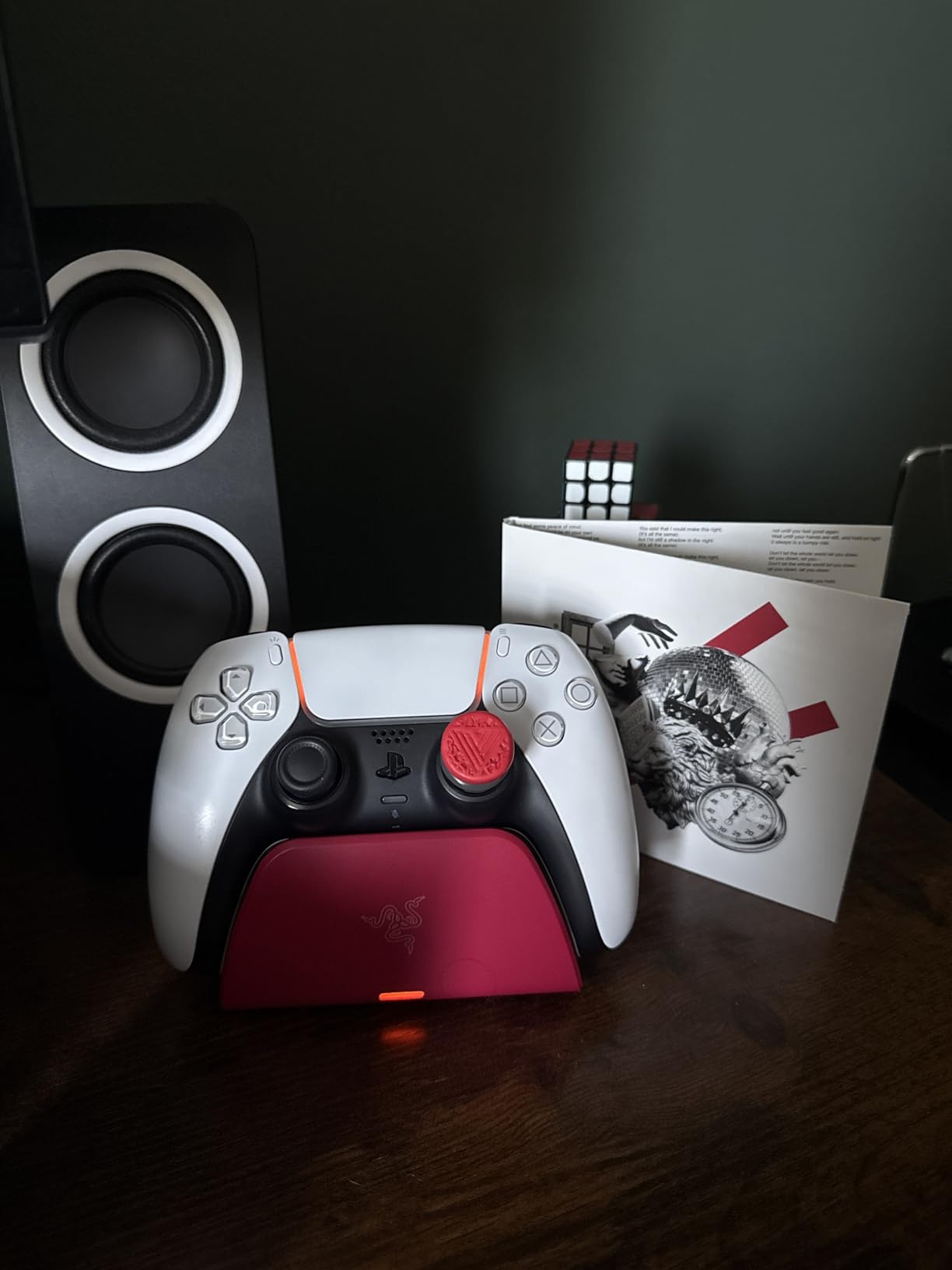 Razer Quick Charging Stand for PlayStation 5 - Curved Cradle Design customer photo 1