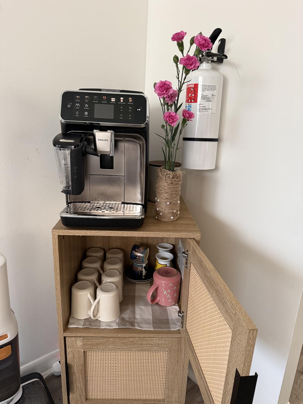 Philips 4400 Series Fully Automatic Espresso Machine, LatteGo Milk System, Integrated Grinder, 12 Hot & Iced Coffee Pre-Sets, Quick Start, SilentBrew, 15-Bar Pressure, Black Chrome (EP4444/90) customer photo 2