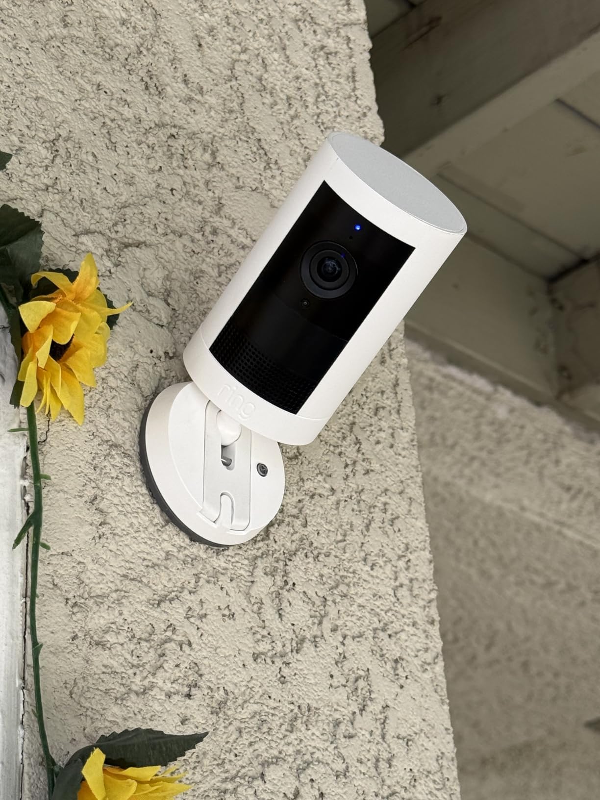 Ring Outdoor Cam Plus, Battery (newest model), Home or business security, Wide-Angle 2K Video with Ring Vision, Low-Light Sight for full-color night vision, Mount-Anywhere Versatility, White customer photo 1
