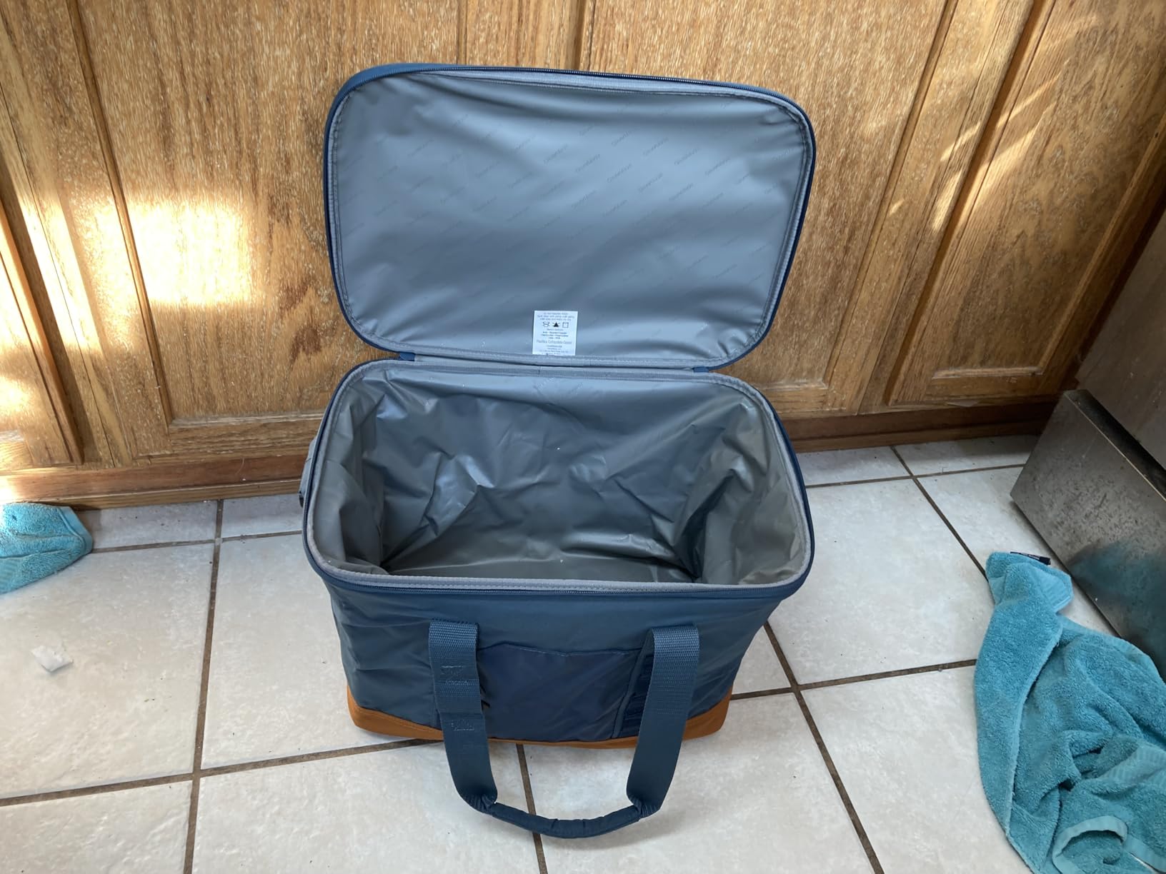 CleverMade Tahoe Collapsible Cooler Bag - Small Portable Cooler Bag for Travel, Foldable Insulated Cooler for Beach, Picnic & Road Trips, Holds Up to 18 Cans customer photo 1