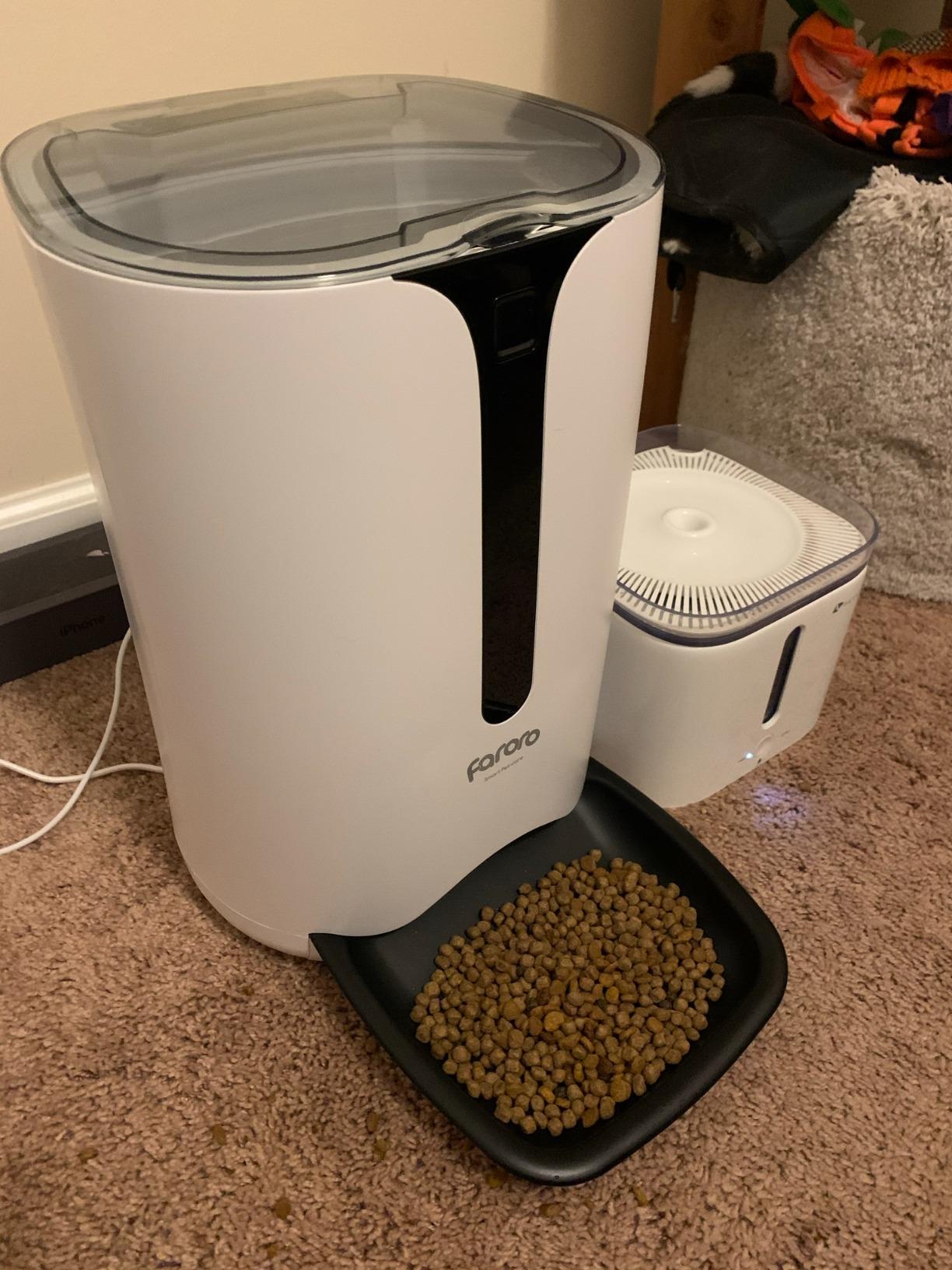 Automatic Cat Feeder with Camera, 3MP HD Video & Night Vision, 5G/2.4G WiFi Smart Pet Feeder with APP Control, 2-Way Audio, Motion Alerts, Low Food Sensor, Timed Cat Feeder for Cats & Dogs, 4L customer photo 1