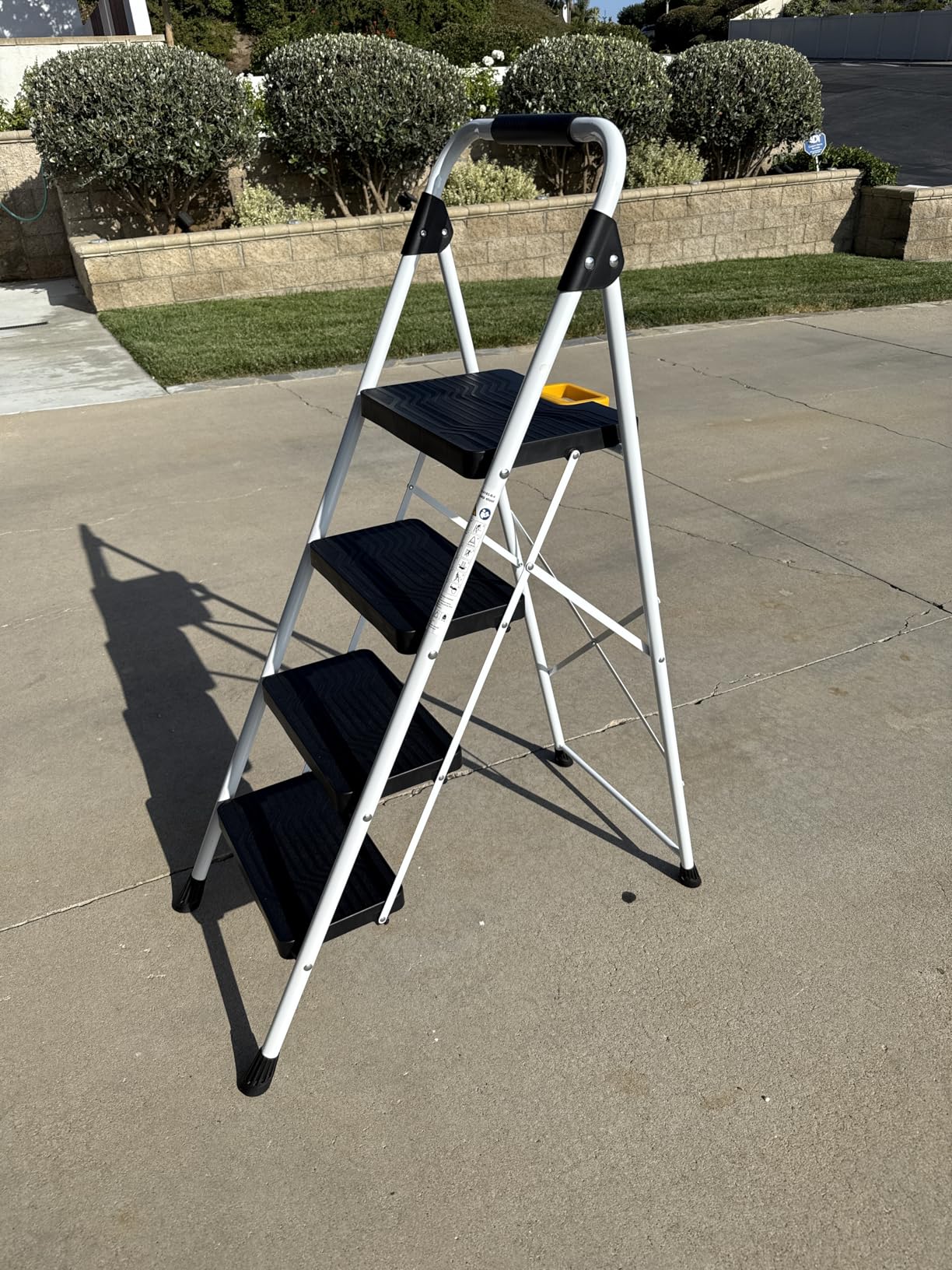 KINGRACK 4 Step Folding Ladder, 800lbs Capacity Step Stool with Safety Lock, Non-Skid Wide Pedals, and Handrail, Lightweight, Household Ladder for Home customer photo 1