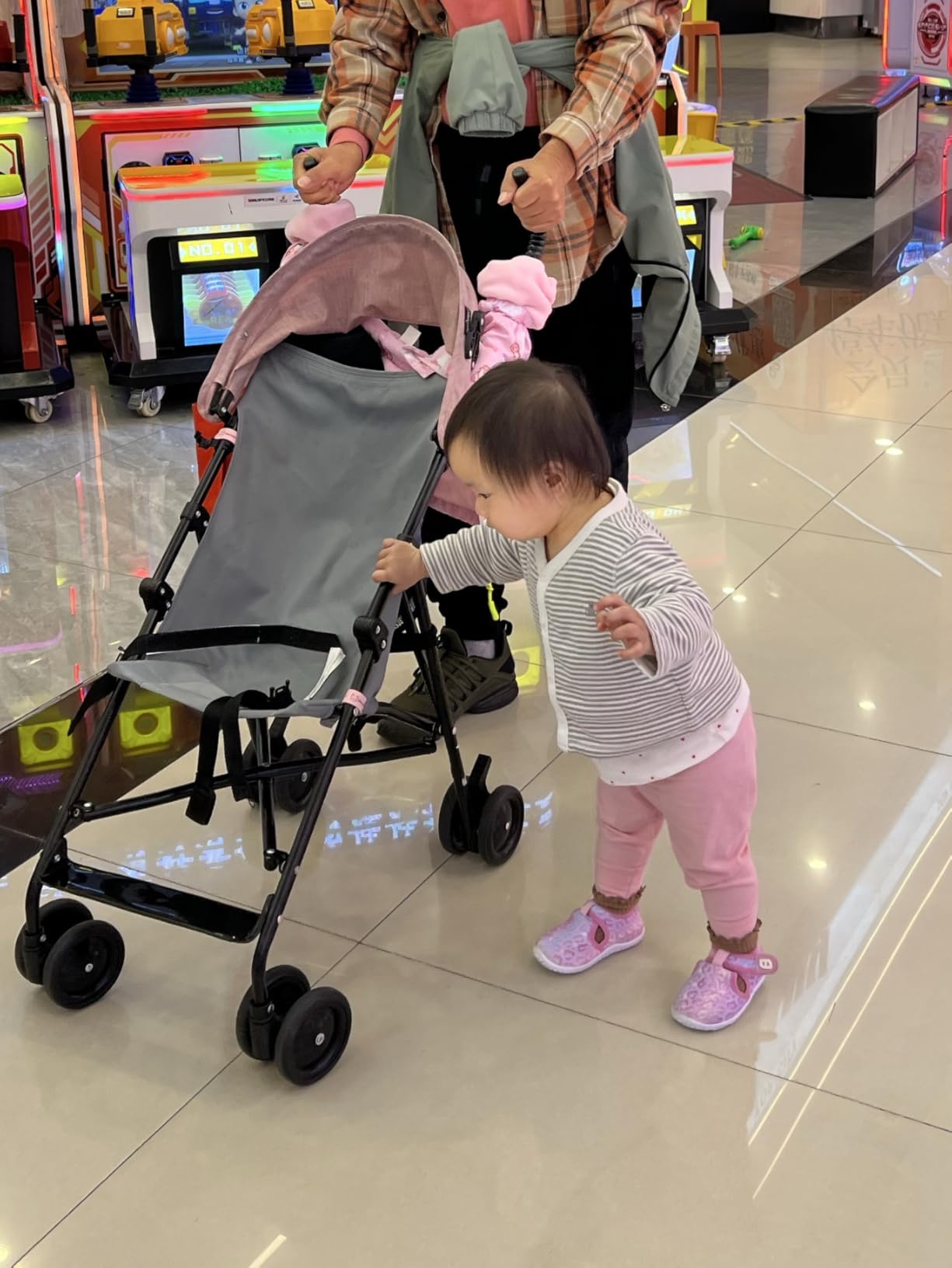 Dream On Me Aero Travel Umbrella Stroller, One-Hand Quick Fold, 3-Point Safety Harness, Dual Brakes, Adjustable Removable Canopy, Lightweight Compact & Space-Saving for Infants and Toddlers - Pink customer photo 2
