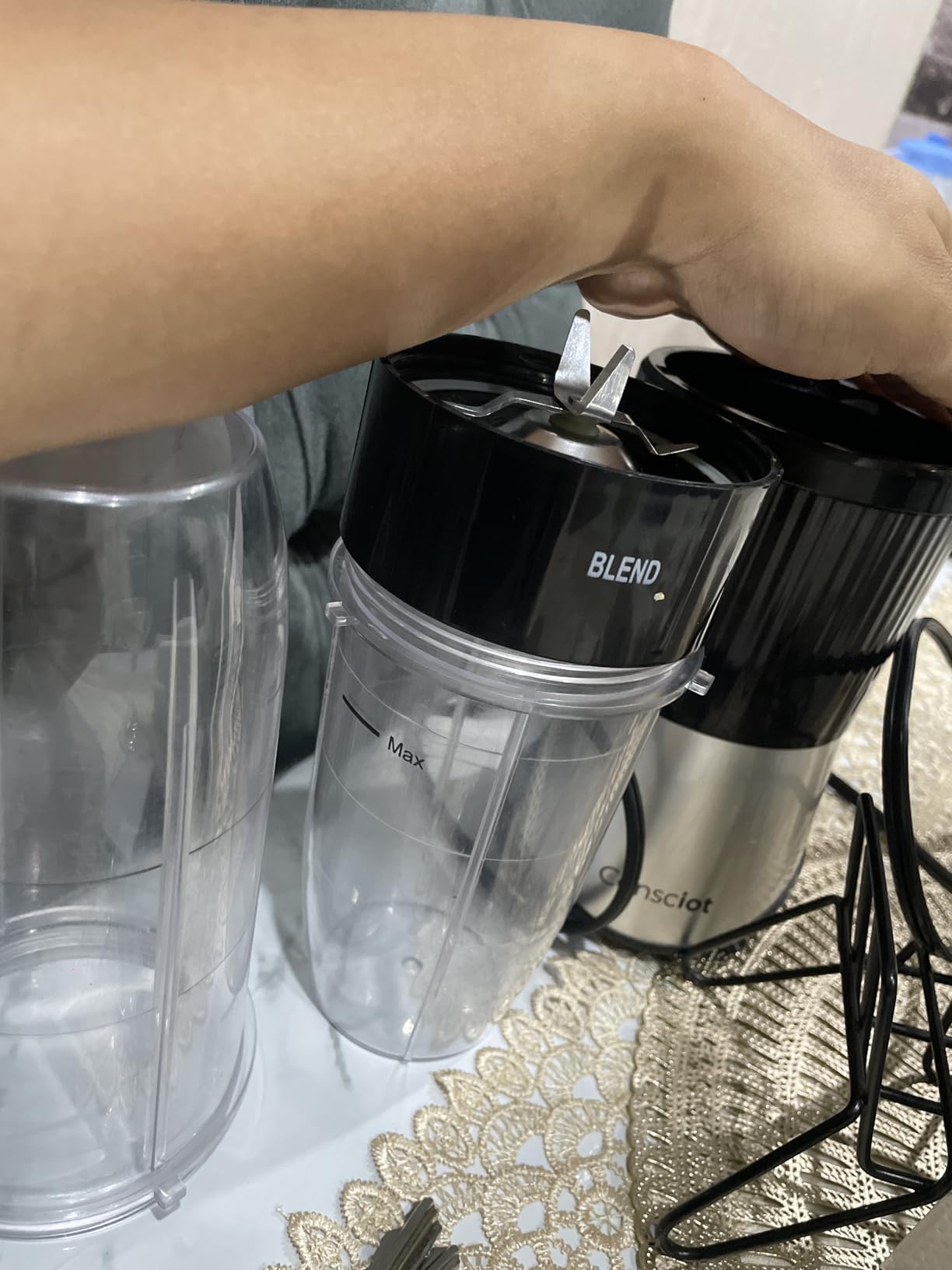 Consciot CB08 11-Piece Blender for Kitchen and Personal Size, Blend Shakes and Smoothies, Frozen Drinks, Baby Food, Spreads & More, 3 Portable To-Go Cups & 2 Spout Lids & 1 Solid Lid, 900 Peak Watts customer photo 2