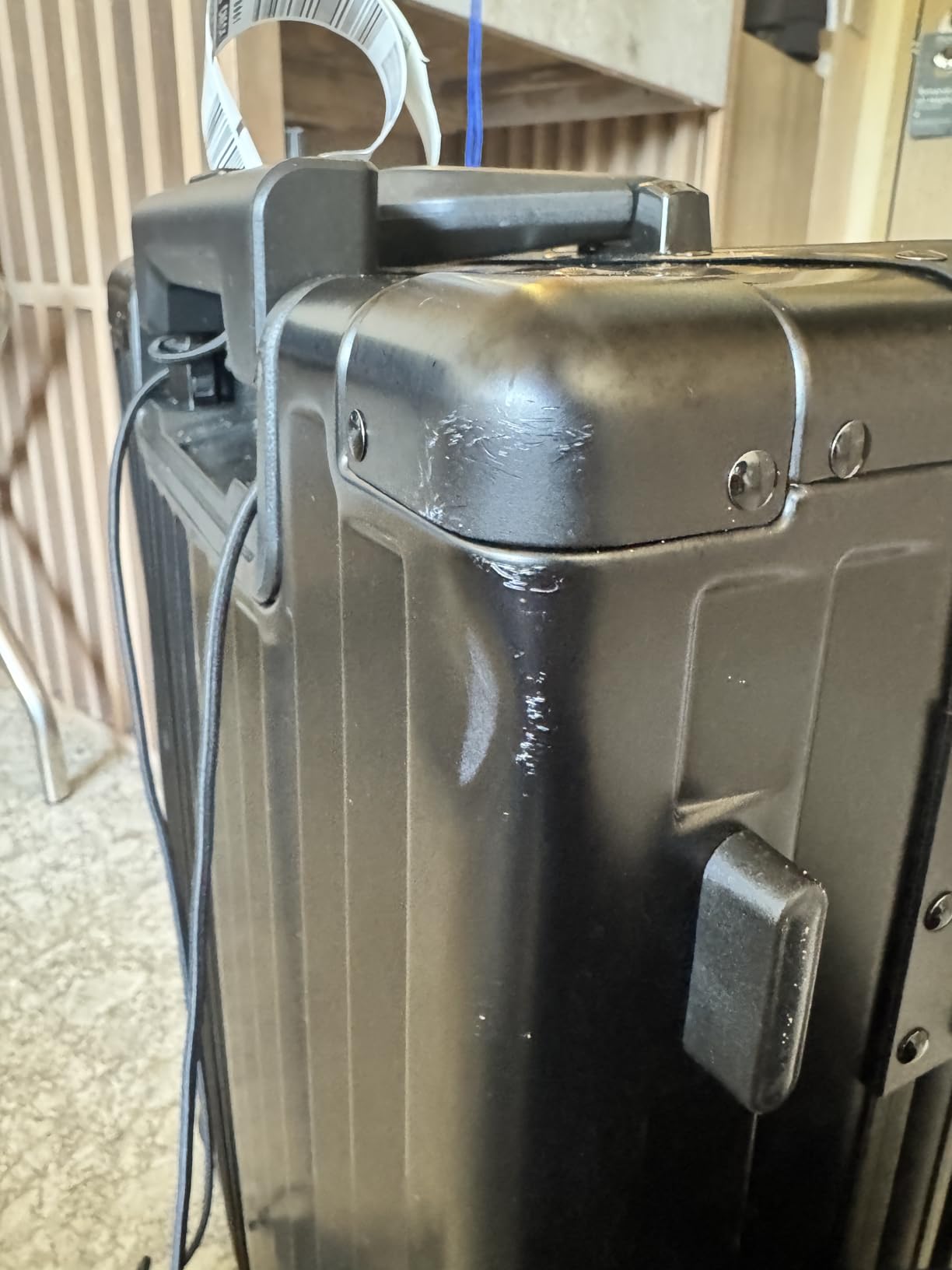 VentureVault All Aluminum Carry On Luggage 22x14x9 Airline Approved, Hard Shell Carry On Luggage, Zipperless Luggage Aluminum Suitcase Luggage (sliver, 20inch) customer photo 2