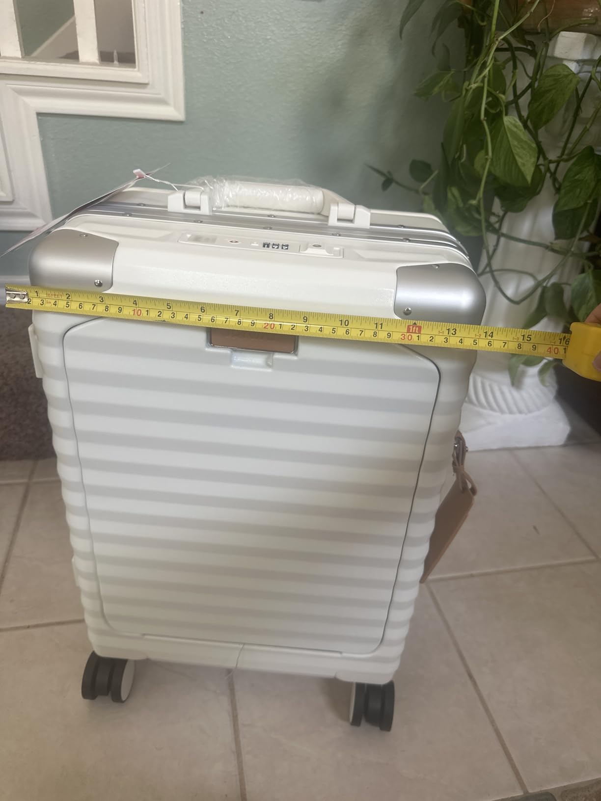 20 Inch Carry on Luggage with Aluminium Frame and Front Pocket, PC Hardshell Suitcase with USB Port and Cup Holder, 21.5x14.2x9 Airline Approved, Luggage with Spinner Wheels and TSA Lock (Grey) customer photo 1