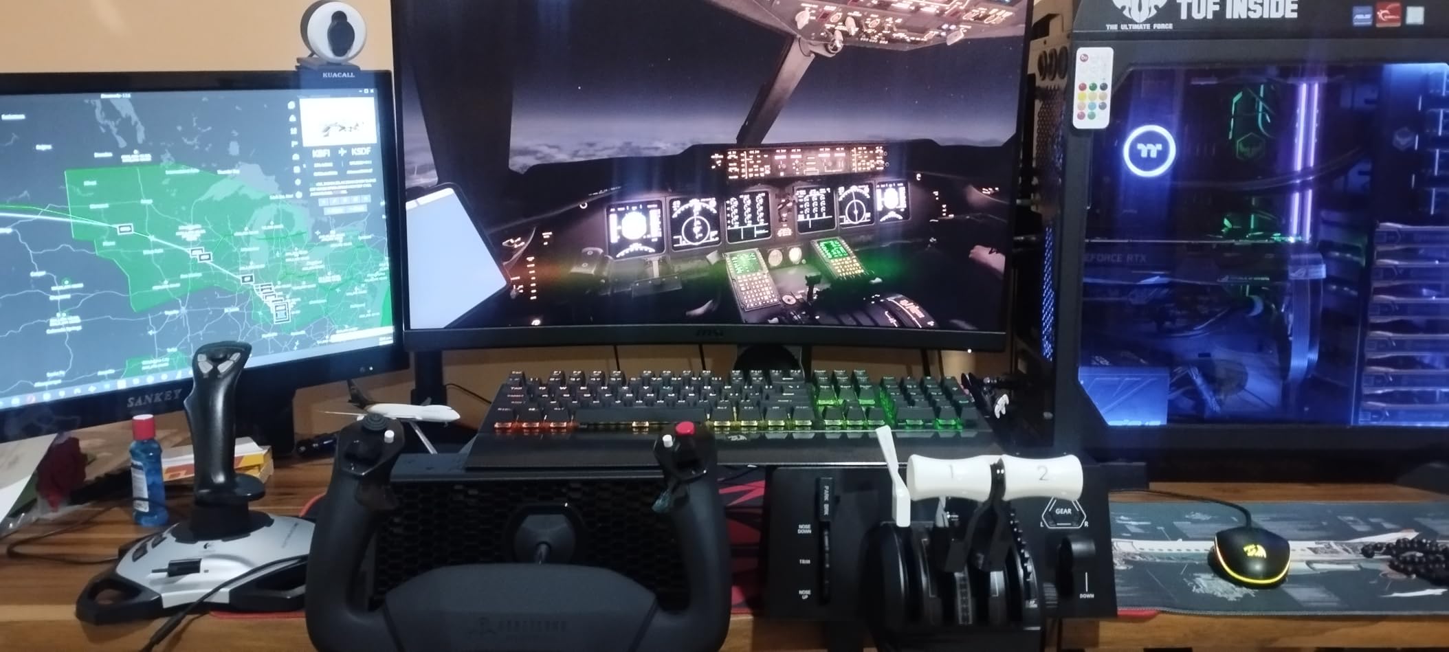 Honeycomb Alpha LITE - Compact Yoke for Flight Simulation, 180° Rotation, Programmable Buttons, Sturdy Steel Shaft, Plug & Fly with MSFS 2024 customer photo 1