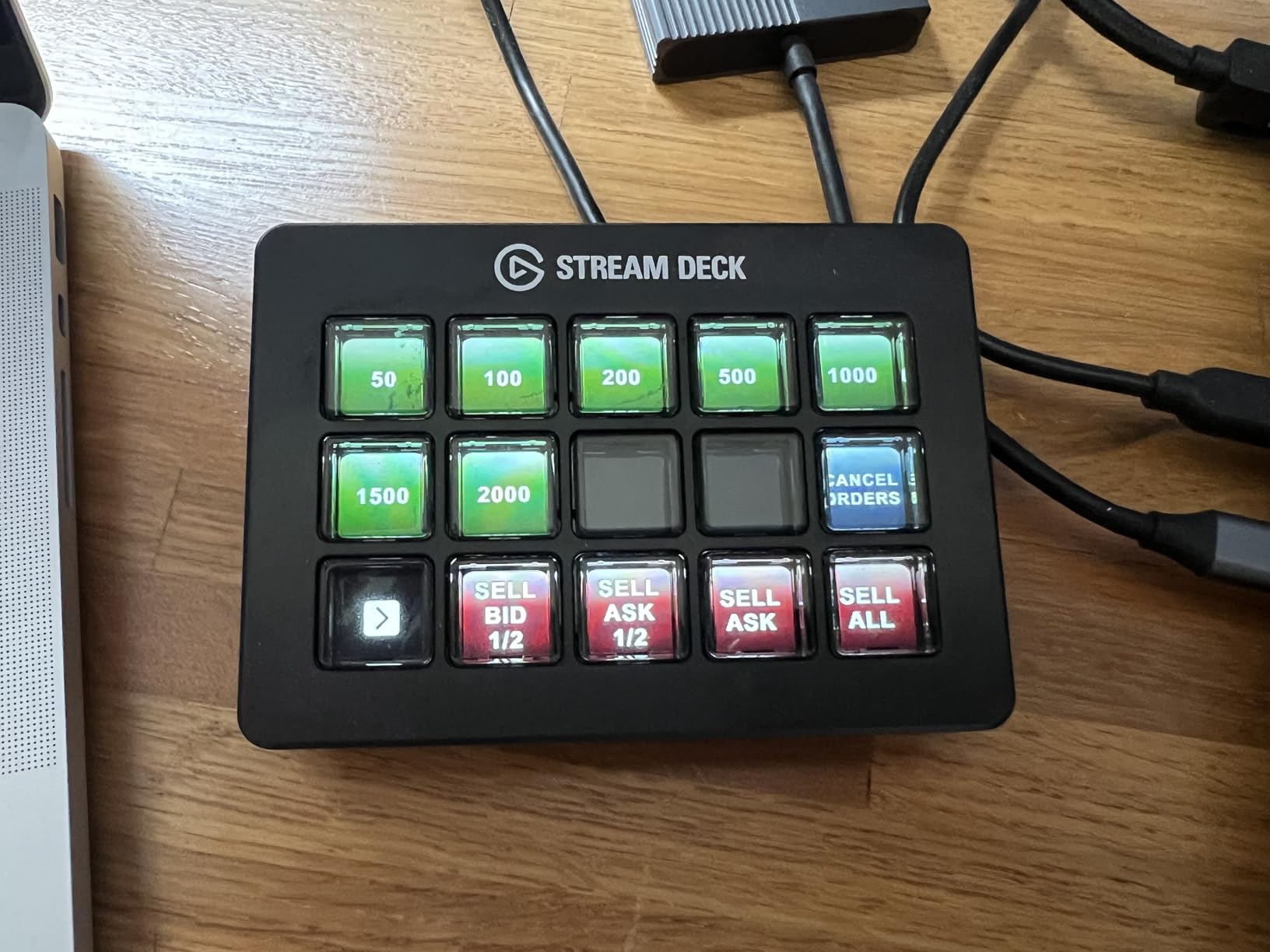 Elgato Stream Deck Scissor Keys-Workflow Controller with Customizable Macro Keys for OBS, Twitch, Discord, Teams, Photoshop, and More-USB-C, Windows 10, macOS 13 or Later customer photo 1