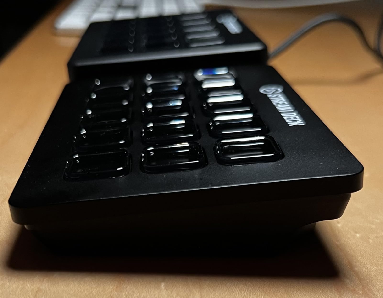 Elgato Stream Deck Scissor Keys-Workflow Controller with Customizable Macro Keys for OBS, Twitch, Discord, Teams, Photoshop, and More-USB-C, Windows 10, macOS 13 or Later customer photo 2