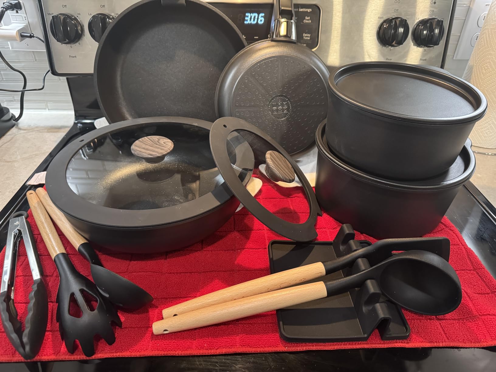 Astercook 21 Pcs Pots and Pans Set Non Stick, Ceramic Cookware Set Detachable Handle, RV Kitchen Cooking Set Removable Handles, Oven Safe, Induction Ready, Stackable, Black, Mothers Day Gifts customer photo 1