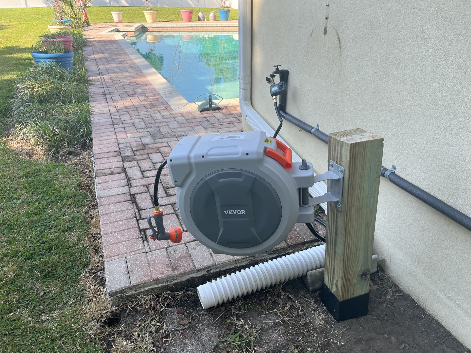 VEVOR Retractable Garden Hose Reel, 5/8 Inch x 100 ft Wall Mounted Hose Reel, Heavy Duty Garden Hose Reel with 9 Patterns Nozzle, Any Length Lock, Upgraded Slow Return System and 180°Swivel Bracket customer photo 2