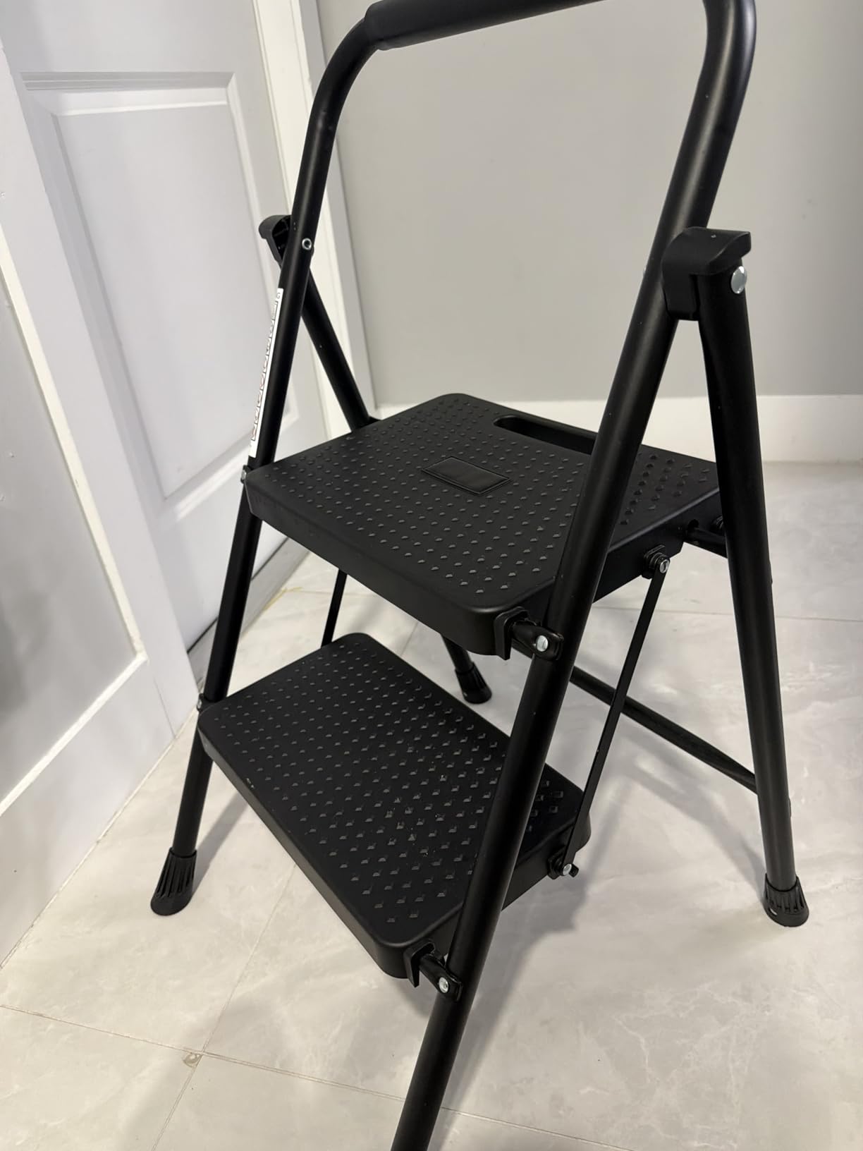 Smug Step Ladder, 3 Step Stool Foldable with Anti-Slip Pedal & Comfortable Handrail, 800lbs Capacity Sturdy Steel Ladder, Portable Heavy Duty Step Stool for Kitchen customer photo 1