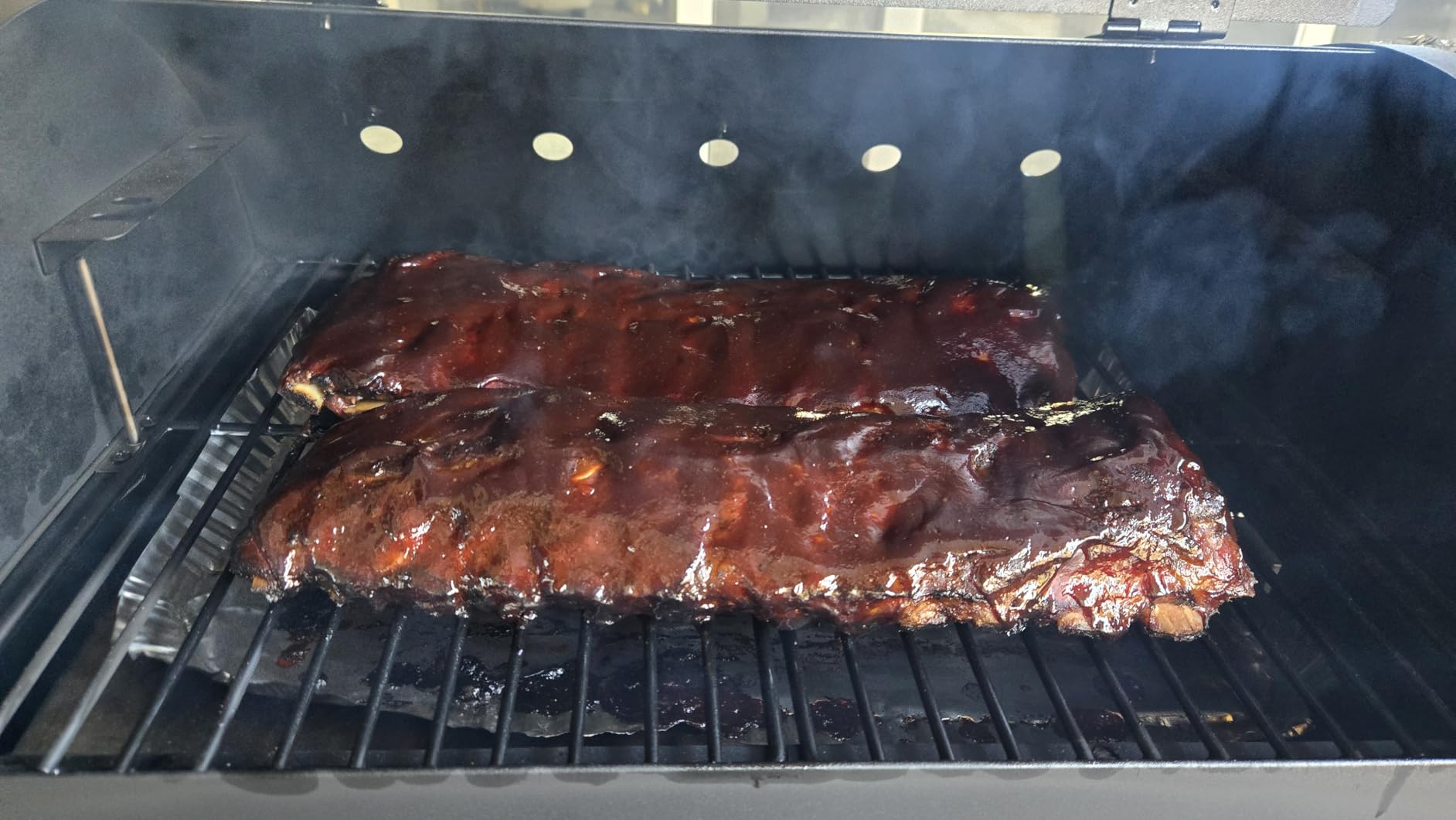 Brisk It Zelos-450 WiFi A.I. Electric Wood Pellet Smoker Grill - Smart Grill With Waterproof Cover, 450 sq.in Cooking Area, 7-in-1 Outdoor Grill & Smoker, PID Controller (Up to 500°F), Meat Probe customer photo 1