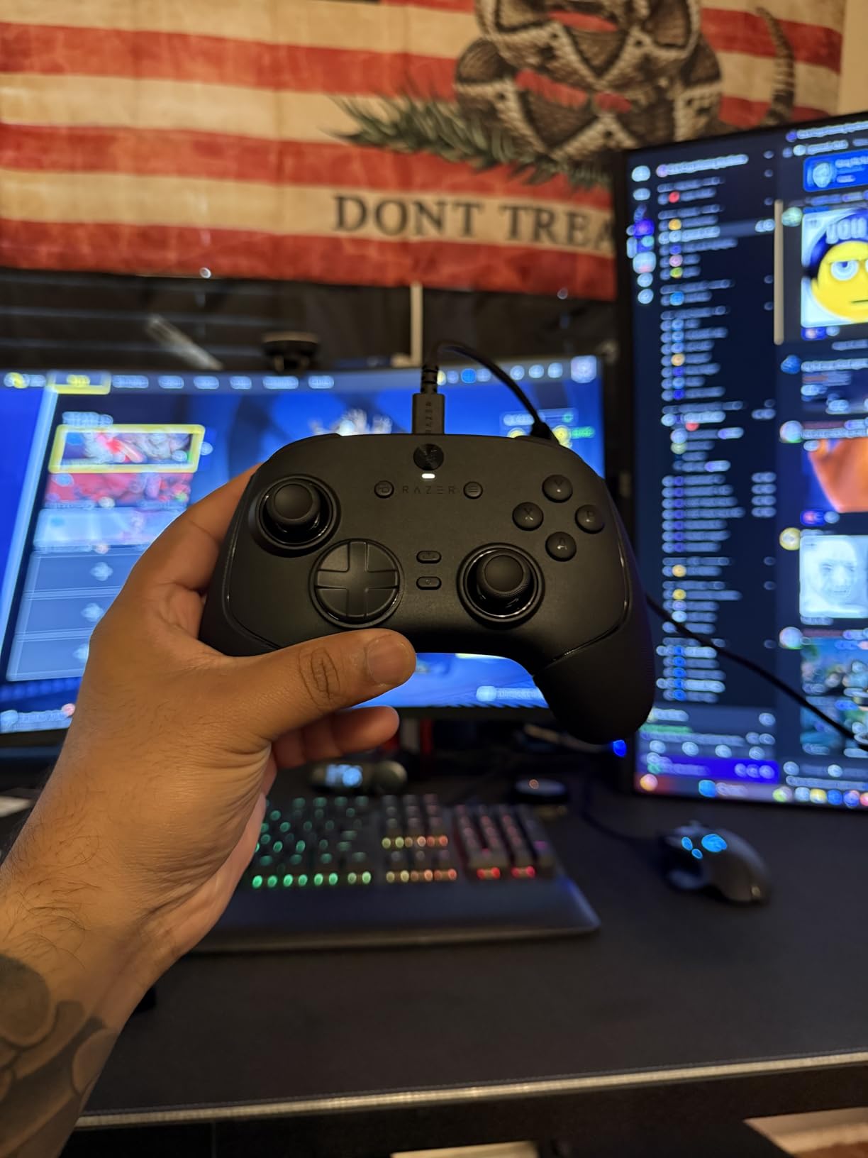 Razer Wolverine V3 Pro 8K PC Wireless Gaming Controller: 8000 Hz Polling Rate - TMR Thumbsticks with Swappable Caps - Up to 36 Hr Battery - 6 Remappable Buttons - Fast Triggers - Carrying Case customer photo 1