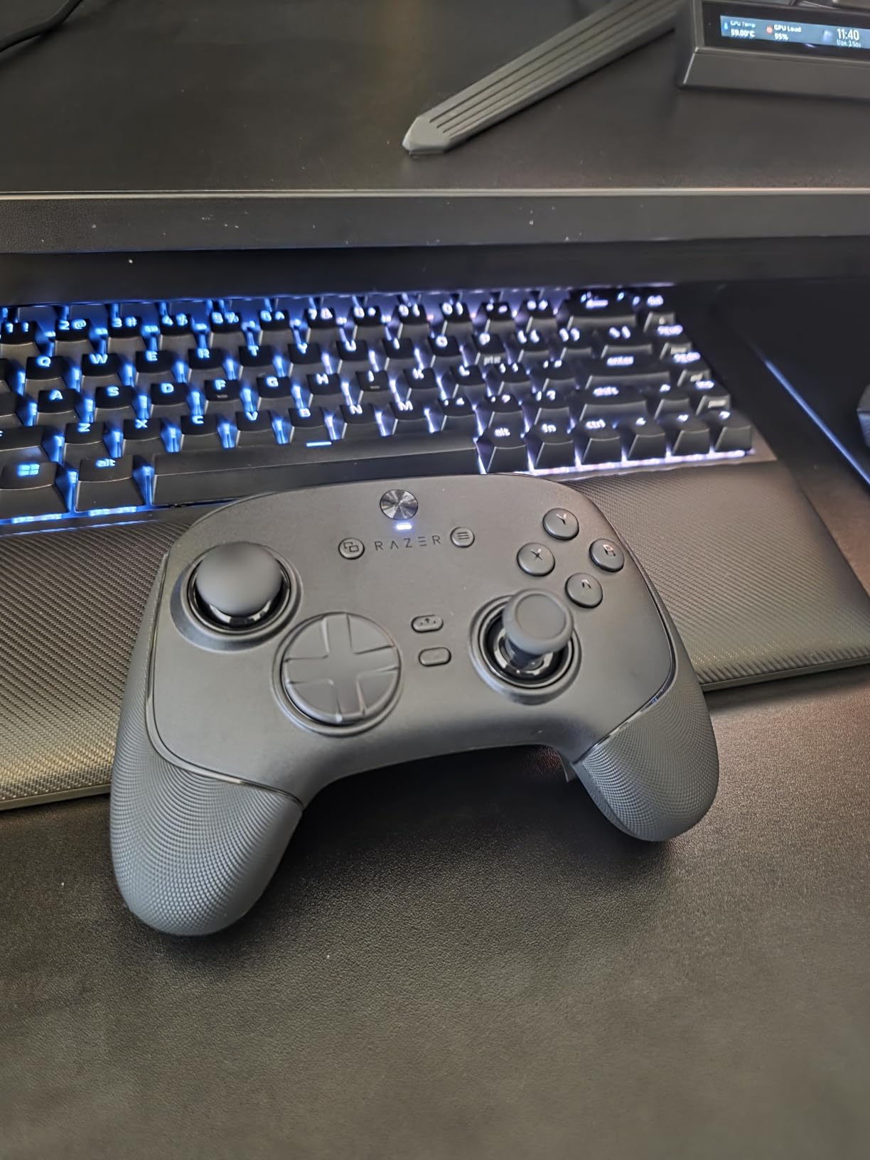 Razer Wolverine V3 Pro 8K PC Wireless Gaming Controller: 8000 Hz Polling Rate - TMR Thumbsticks with Swappable Caps - Up to 36 Hr Battery - 6 Remappable Buttons - Fast Triggers - Carrying Case customer photo 2