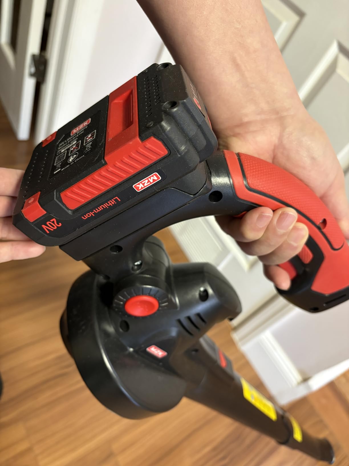 MZK Cordless Leaf Blower,20V Battery Powered Electric Blower for Lawn Care, Electric Lightweight Leaf Blower for Blowing Leaves, Patio Cleaning and Dust(2 * 2Ah Battery & Charger Included),LF40D13 customer photo 1