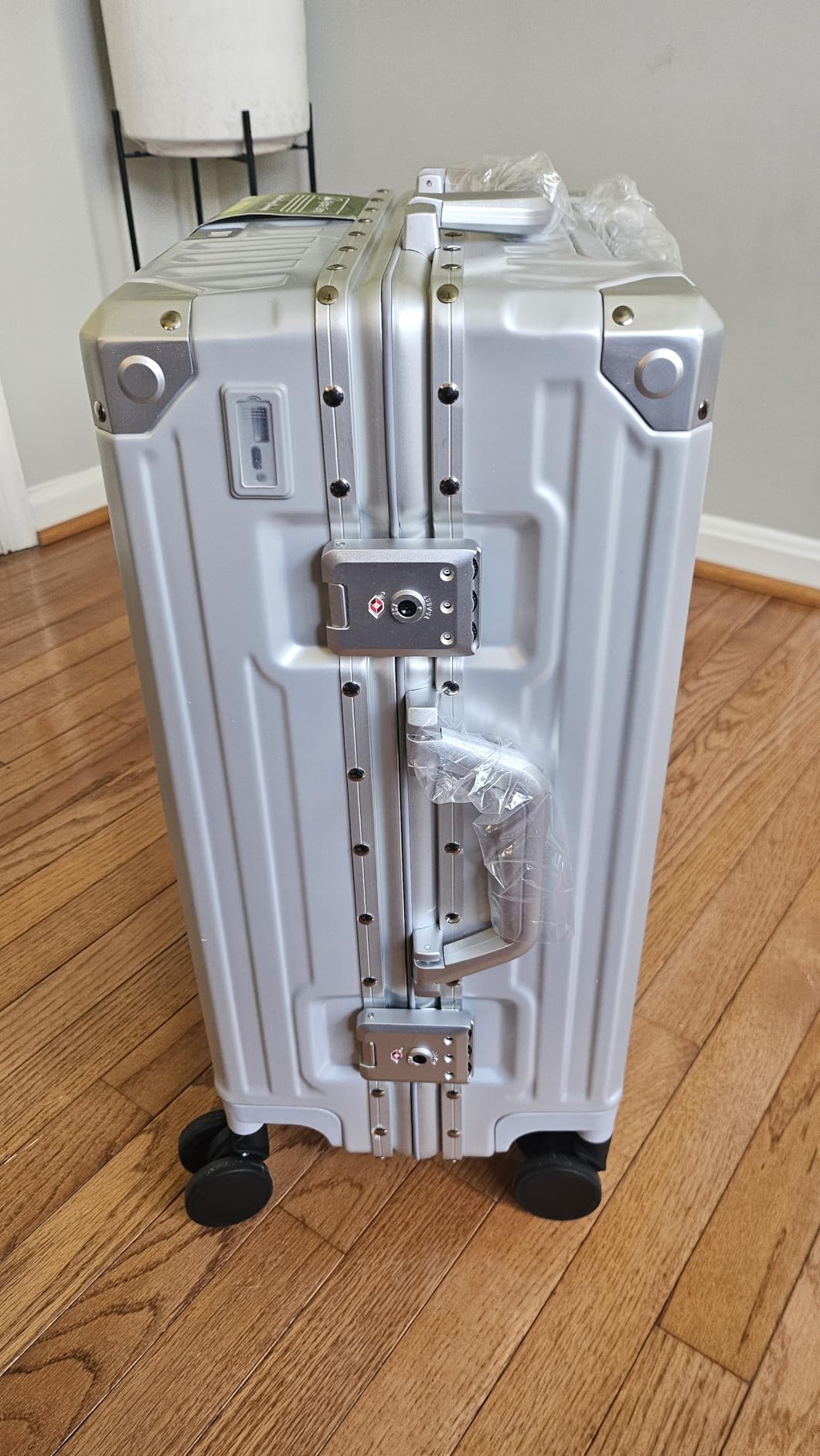 2 Piece Luggage Sets With Dual Layer Aluminum Frame, TSA Locks, 3-Layer PC 20