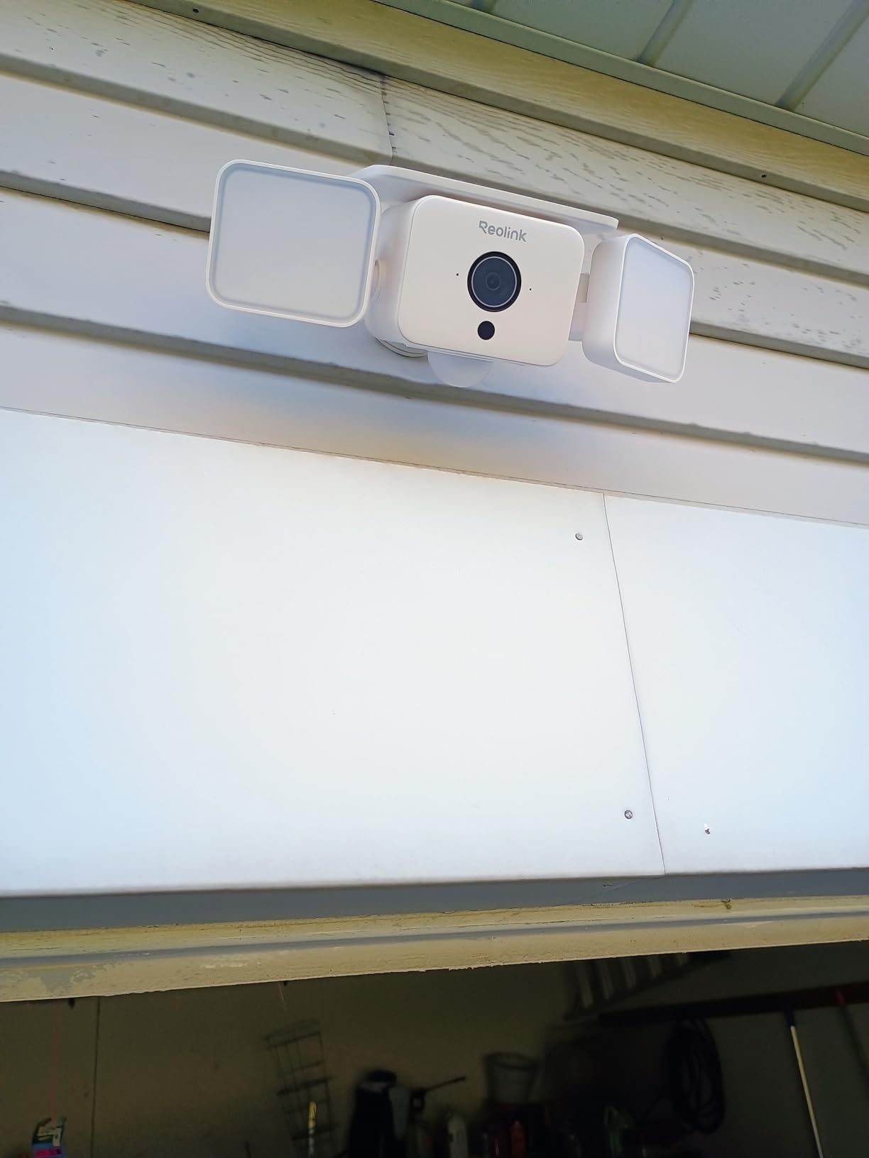 REOLINK Solar Floodlight Cam, 2K 150° Security Cameras Wireless Outdoor, Up to 1000lm Light & Siren Alarm, AI/PIR Motion-Activated Floodlight, Color Night Vision, WiFi 6 2.4/5GHz, IP66 customer photo 2