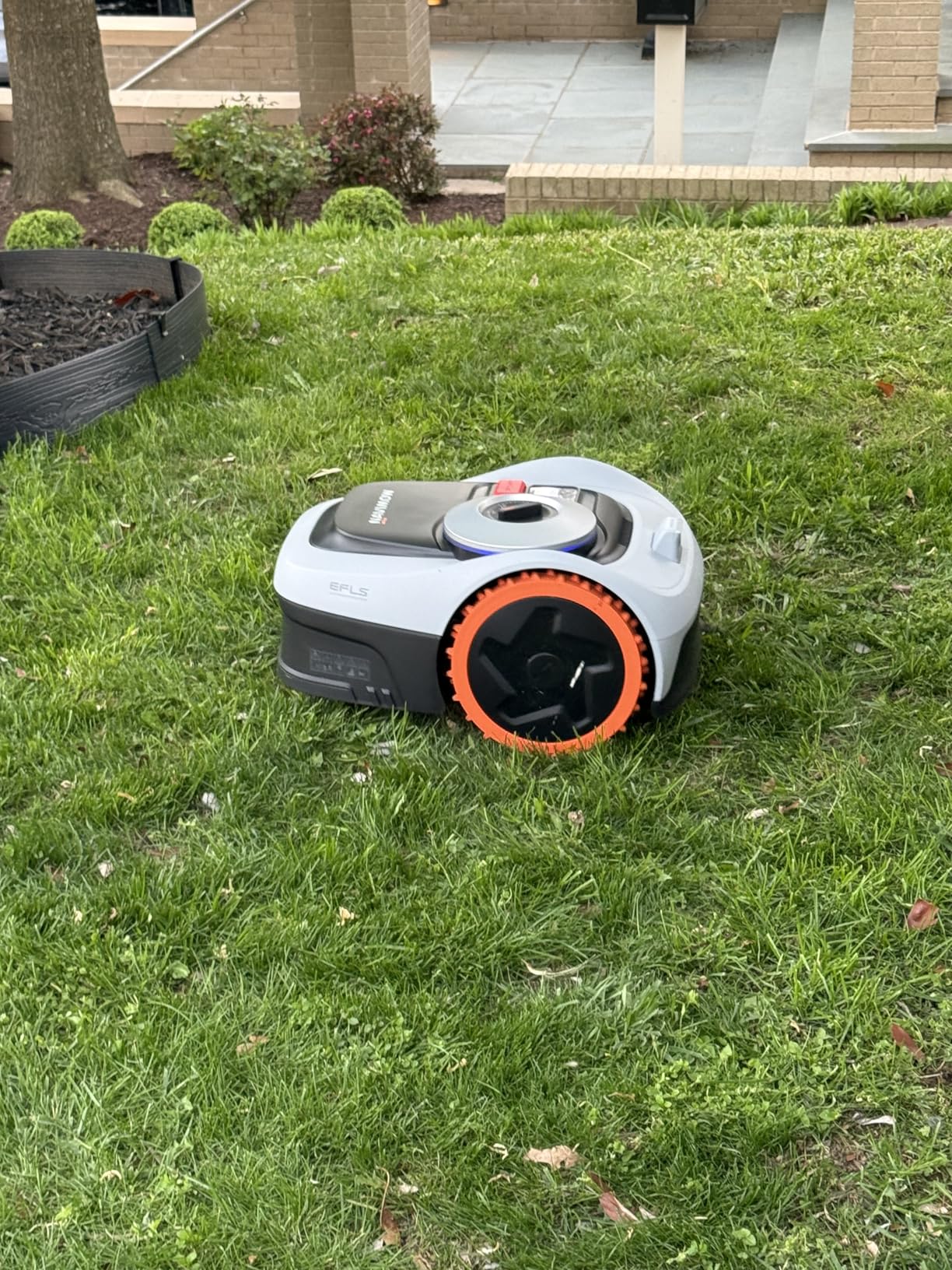 Segway Navimow i206 AWD Robot Lawn Mower (New i105N), Wire-Free Robotic Mower, All-Wheel Drive for 45% Slopes, Auto Mapping, NRTK + Vision, 2-3.6 in Cutting Height, Covers 0.15 Acre customer photo 1